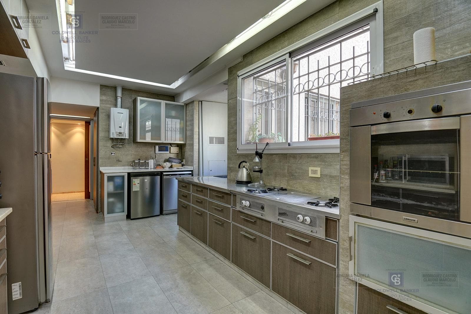 FOR SALE: 5-ROOM HOUSE-STYLE APARTMENT WITH STAFF QUARTERS, BOEDO AREA