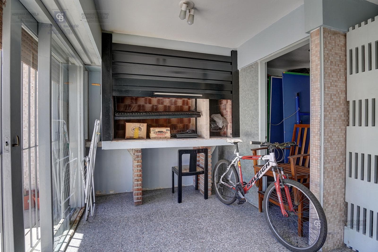 FOR SALE: 5-ROOM HOUSE-STYLE APARTMENT WITH STAFF QUARTERS, BOEDO AREA
