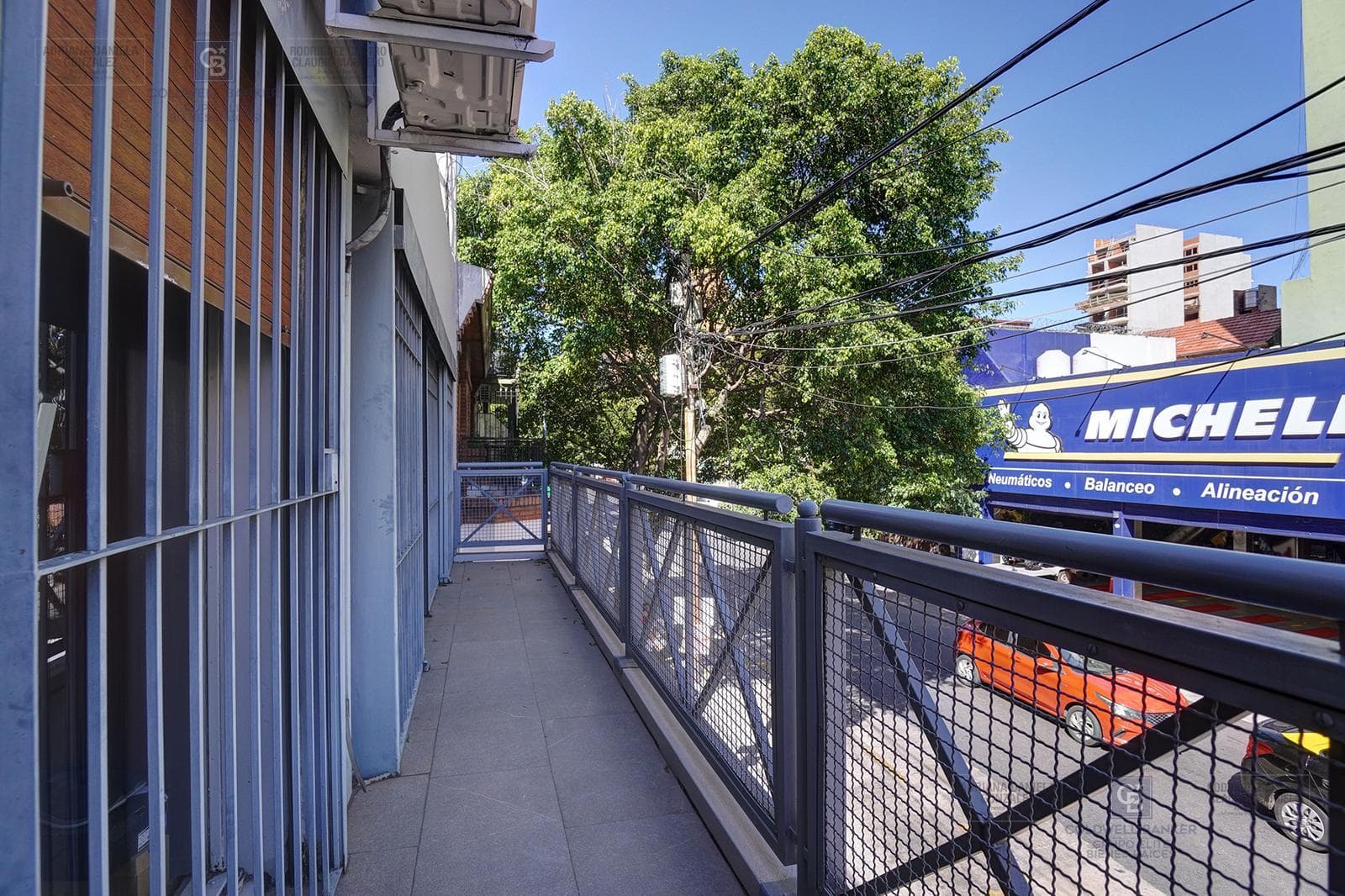 FOR SALE: 5-ROOM HOUSE-STYLE APARTMENT WITH STAFF QUARTERS, BOEDO AREA