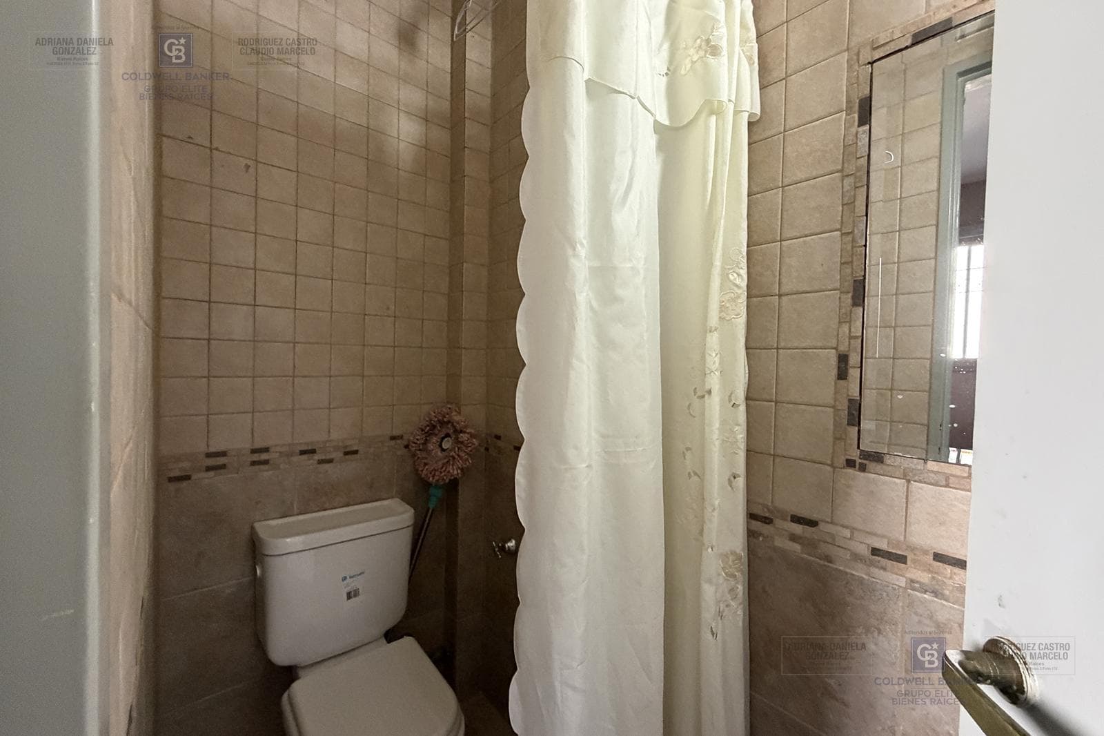 FOR SALE: 5-ROOM HOUSE-STYLE APARTMENT WITH STAFF QUARTERS, BOEDO AREA