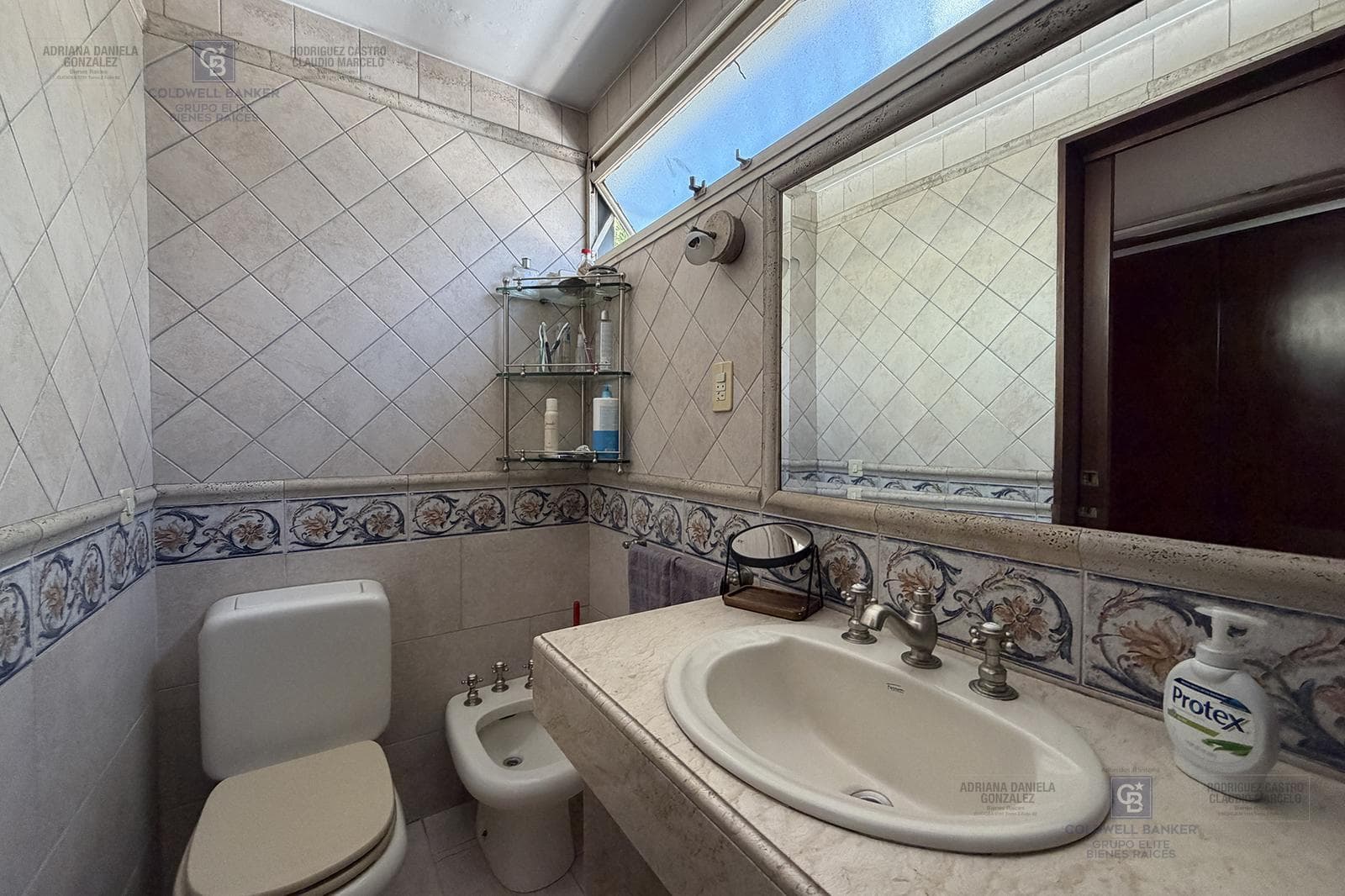 FOR SALE: 5-ROOM HOUSE-STYLE APARTMENT WITH STAFF QUARTERS, BOEDO AREA