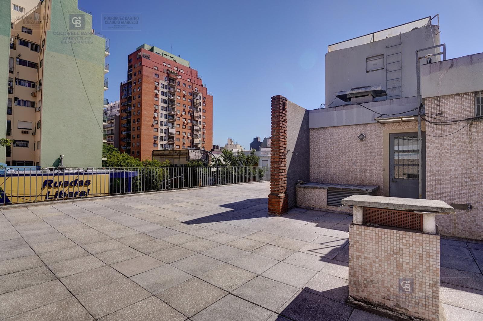 FOR SALE: 5-ROOM HOUSE-STYLE APARTMENT WITH STAFF QUARTERS, BOEDO AREA