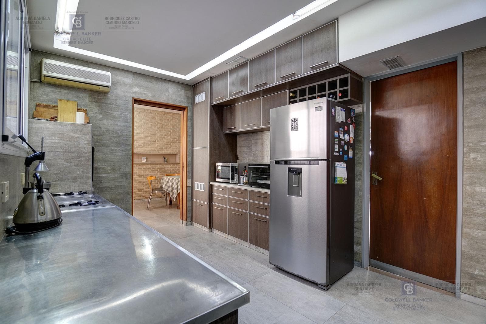 FOR SALE: 5-ROOM HOUSE-STYLE APARTMENT WITH STAFF QUARTERS, BOEDO AREA