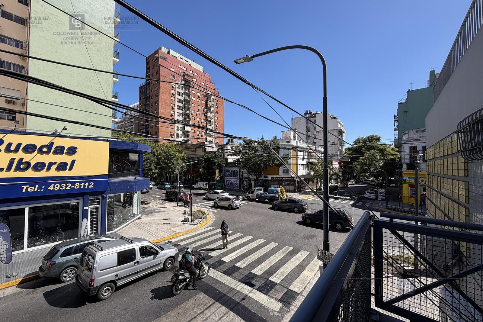 FOR SALE: 5-ROOM HOUSE-STYLE APARTMENT WITH STAFF QUARTERS, BOEDO AREA