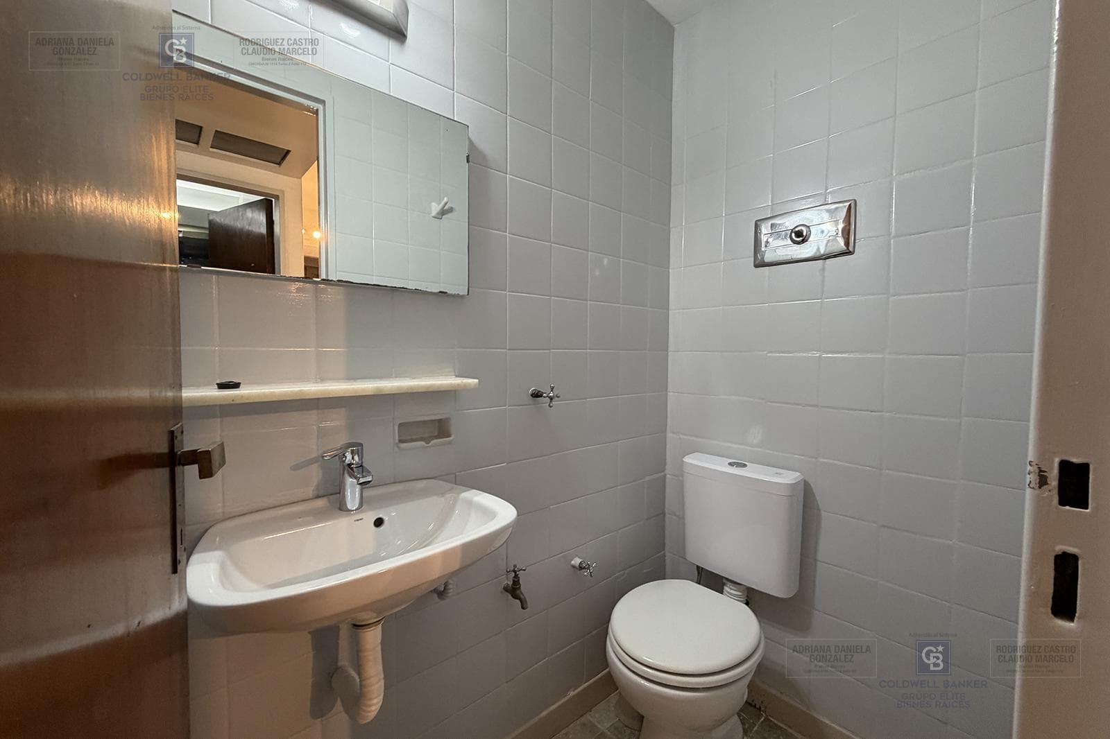 FOR SALE: 5-ROOM HOUSE-STYLE APARTMENT WITH STAFF QUARTERS, BOEDO AREA