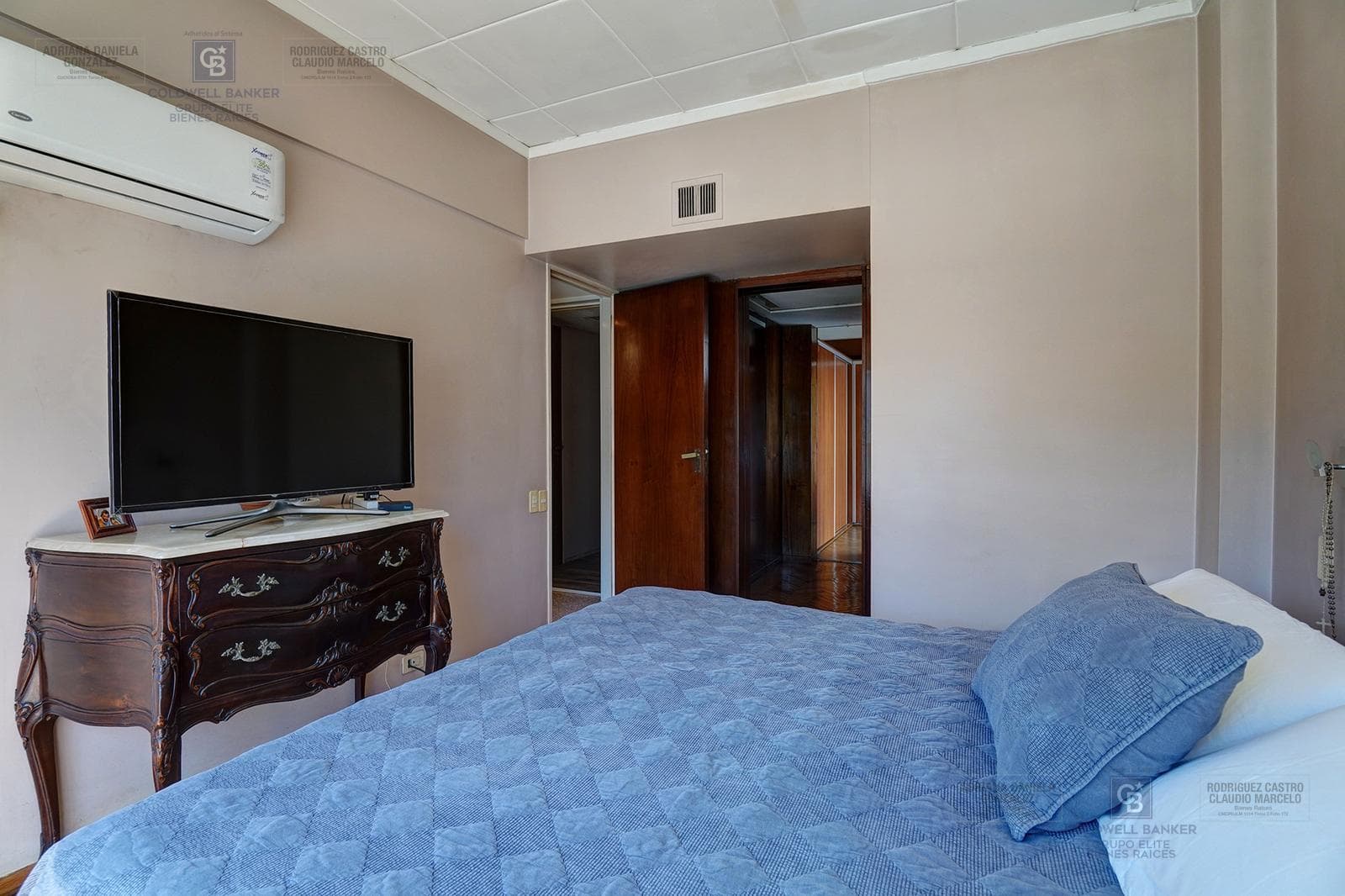FOR SALE: 5-ROOM HOUSE-STYLE APARTMENT WITH STAFF QUARTERS, BOEDO AREA