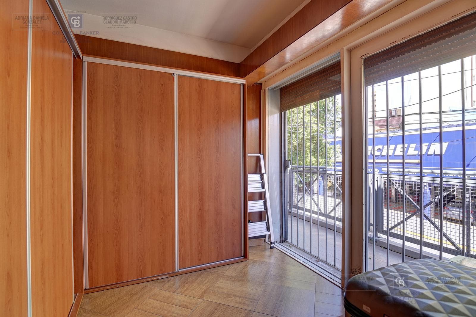 FOR SALE: 5-ROOM HOUSE-STYLE APARTMENT WITH STAFF QUARTERS, BOEDO AREA