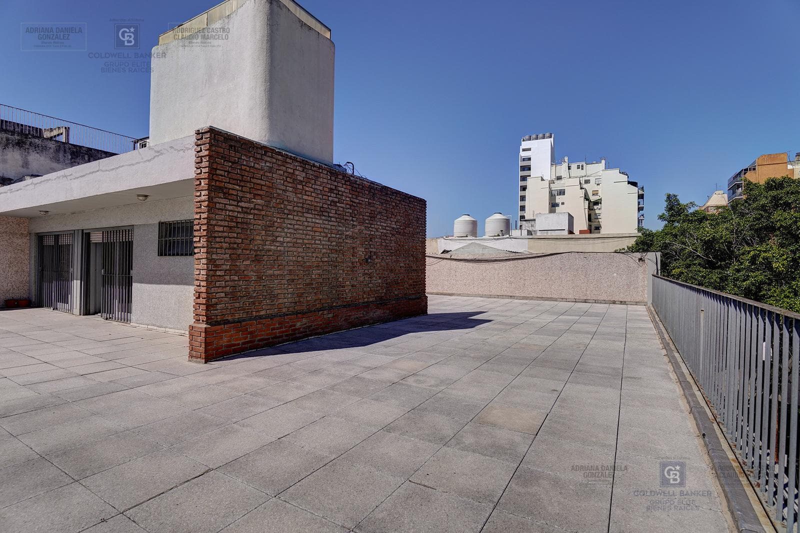 FOR SALE: 5-ROOM HOUSE-STYLE APARTMENT WITH STAFF QUARTERS, BOEDO AREA