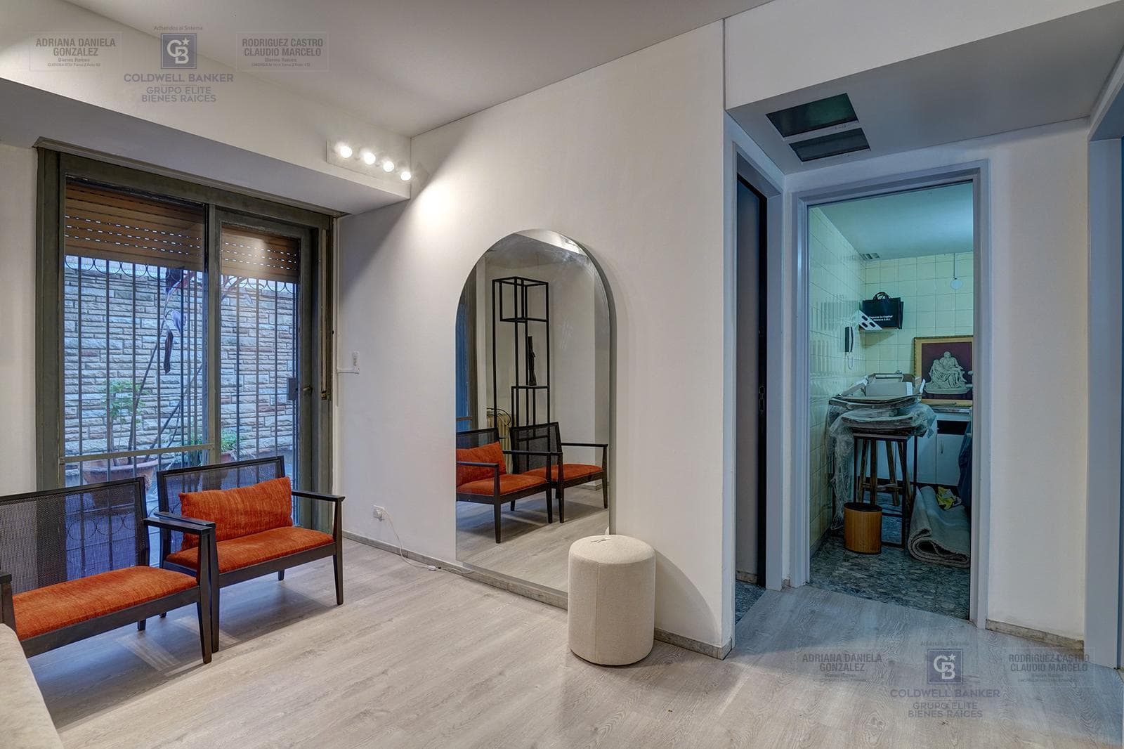 FOR SALE: 5-ROOM HOUSE-STYLE APARTMENT WITH STAFF QUARTERS, BOEDO AREA