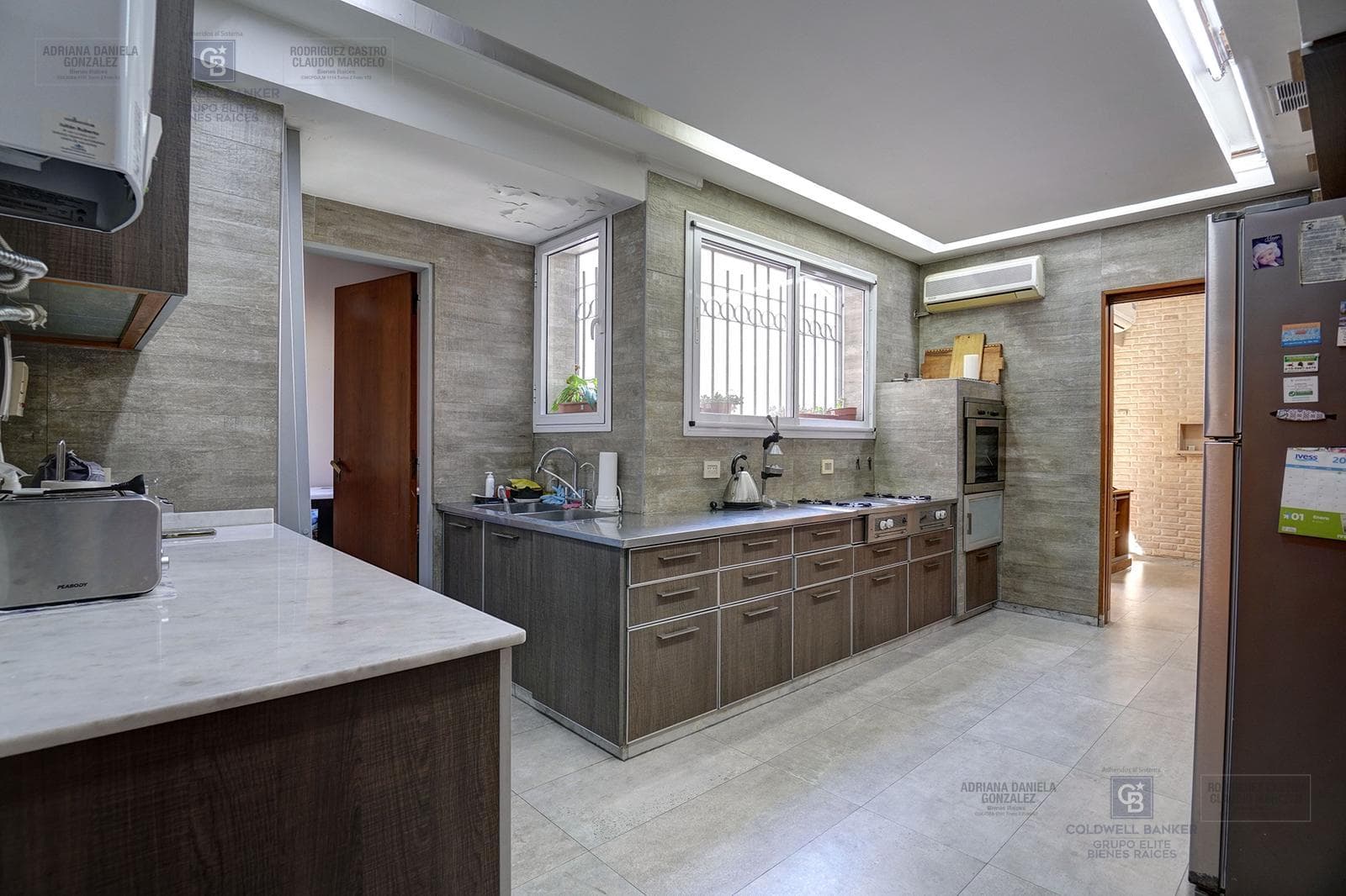 FOR SALE: 5-ROOM HOUSE-STYLE APARTMENT WITH STAFF QUARTERS, BOEDO AREA