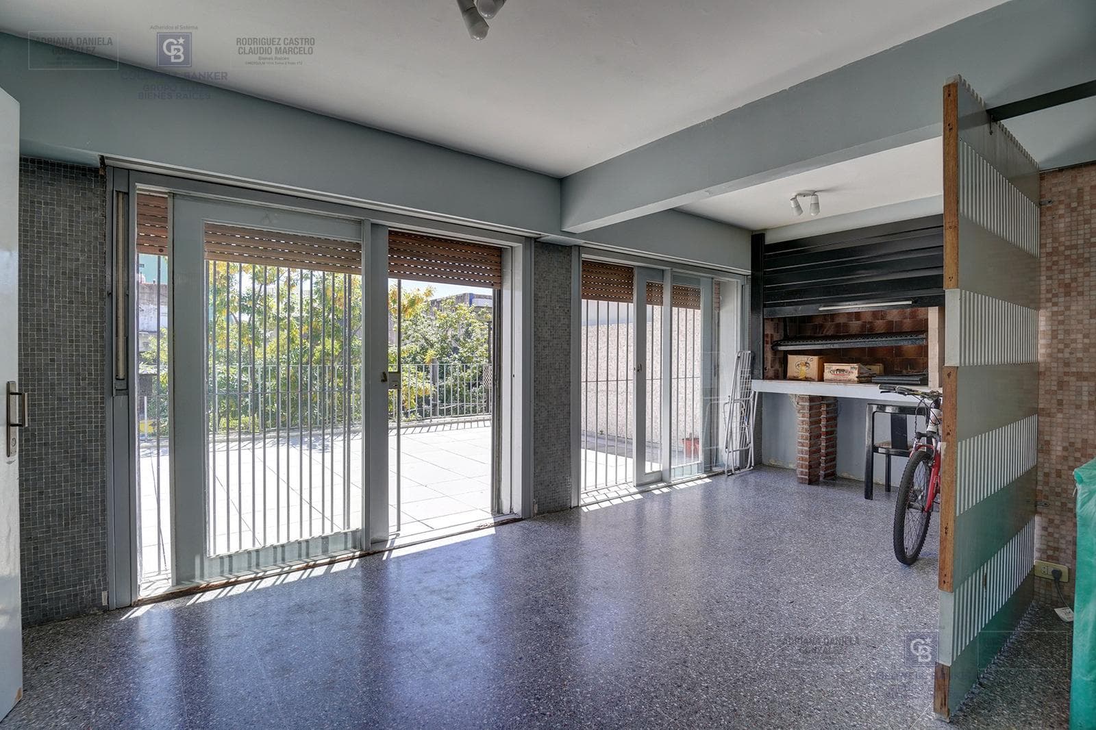 FOR SALE: 5-ROOM HOUSE-STYLE APARTMENT WITH STAFF QUARTERS, BOEDO AREA