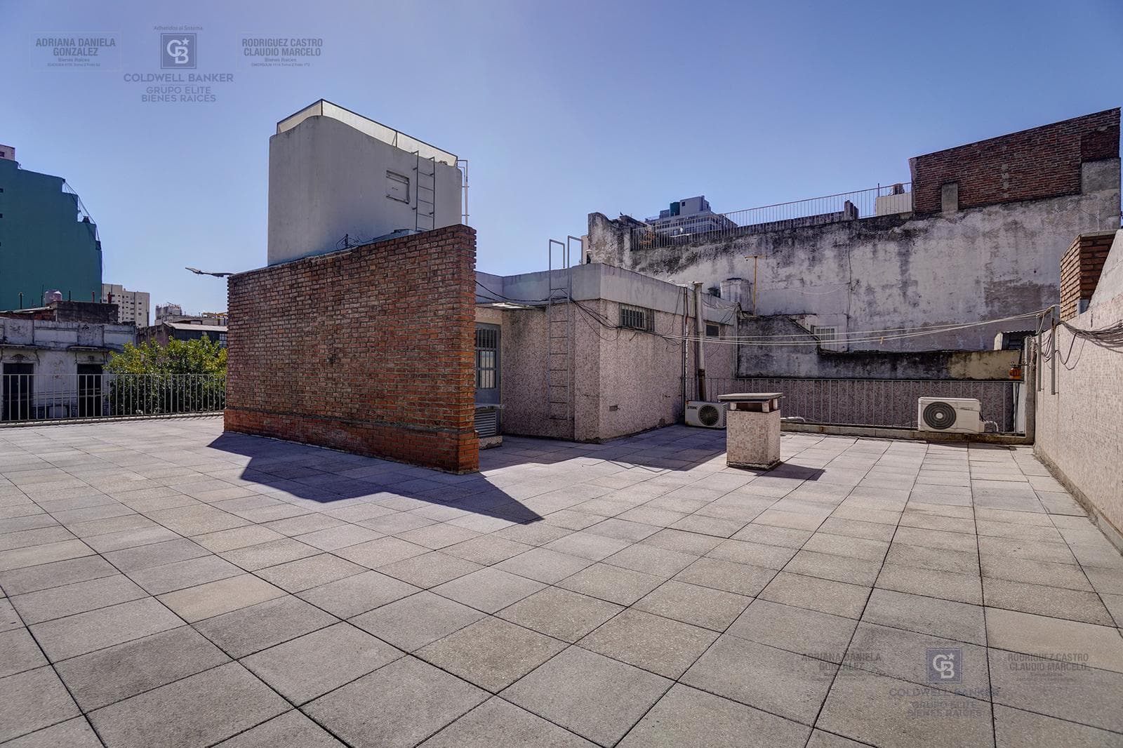 FOR SALE: 5-ROOM HOUSE-STYLE APARTMENT WITH STAFF QUARTERS, BOEDO AREA