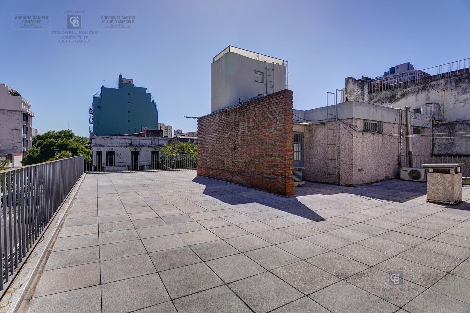 FOR SALE: 5-ROOM HOUSE-STYLE APARTMENT WITH STAFF QUARTERS, BOEDO AREA
