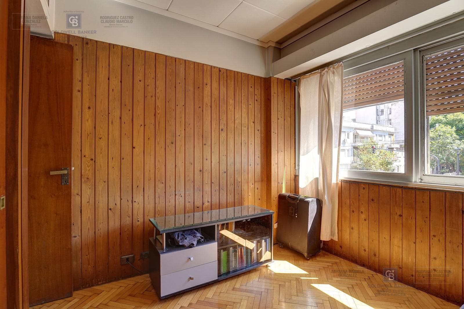 FOR SALE: 5-ROOM HOUSE-STYLE APARTMENT WITH STAFF QUARTERS, BOEDO AREA