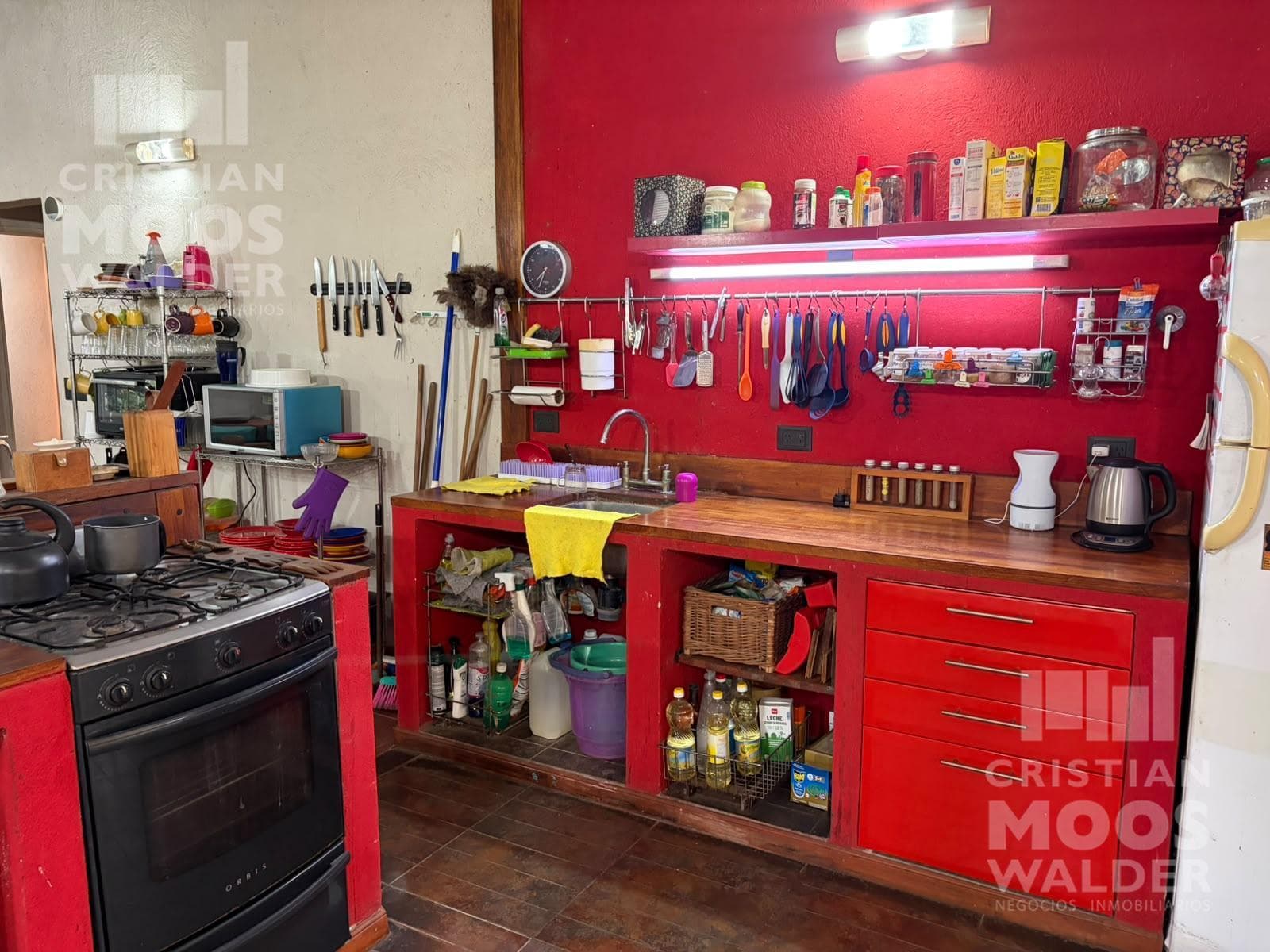 House for sale in Ingeniero Maschwitz on 3 lots totaling 1,486 m², SUITABLE FOR COMMERCIAL USE.