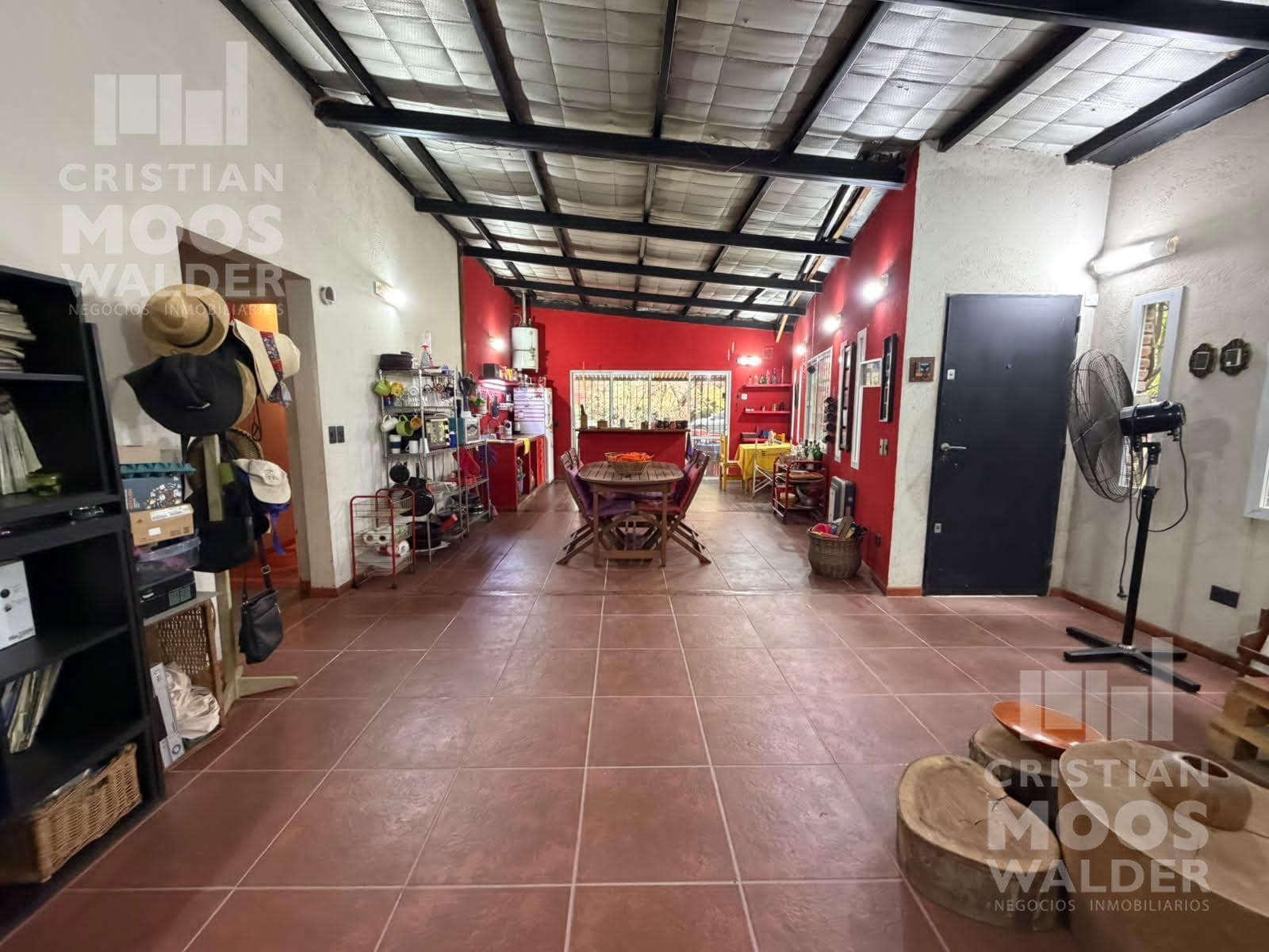 House for sale in Ingeniero Maschwitz on 3 lots totaling 1,486 m², SUITABLE FOR COMMERCIAL USE.