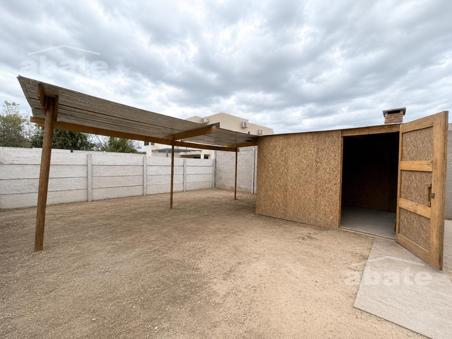 Three-bedroom, two-bathroom house for sale very close to Costa Urbana Shopping