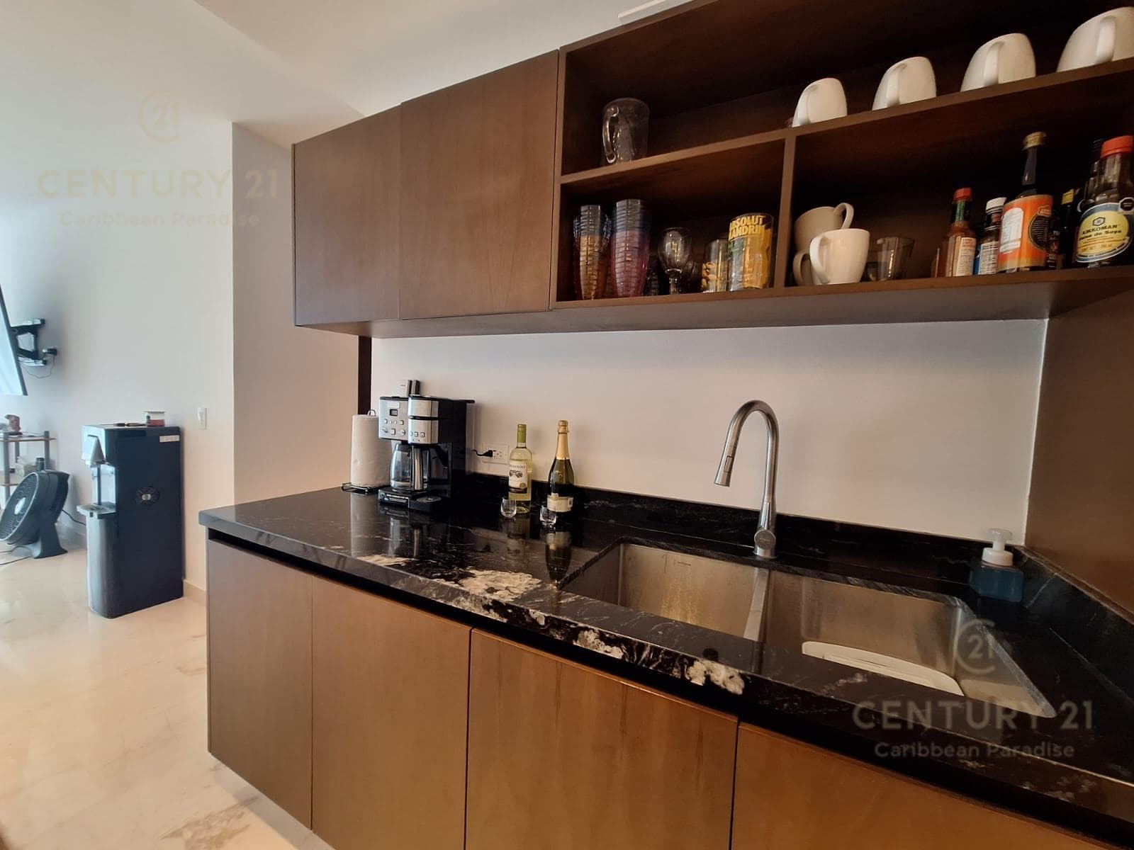 3-Bedroom Apartment for SALE with Balcony on a Corner Lot | Marila Playa Del Carmen P4556