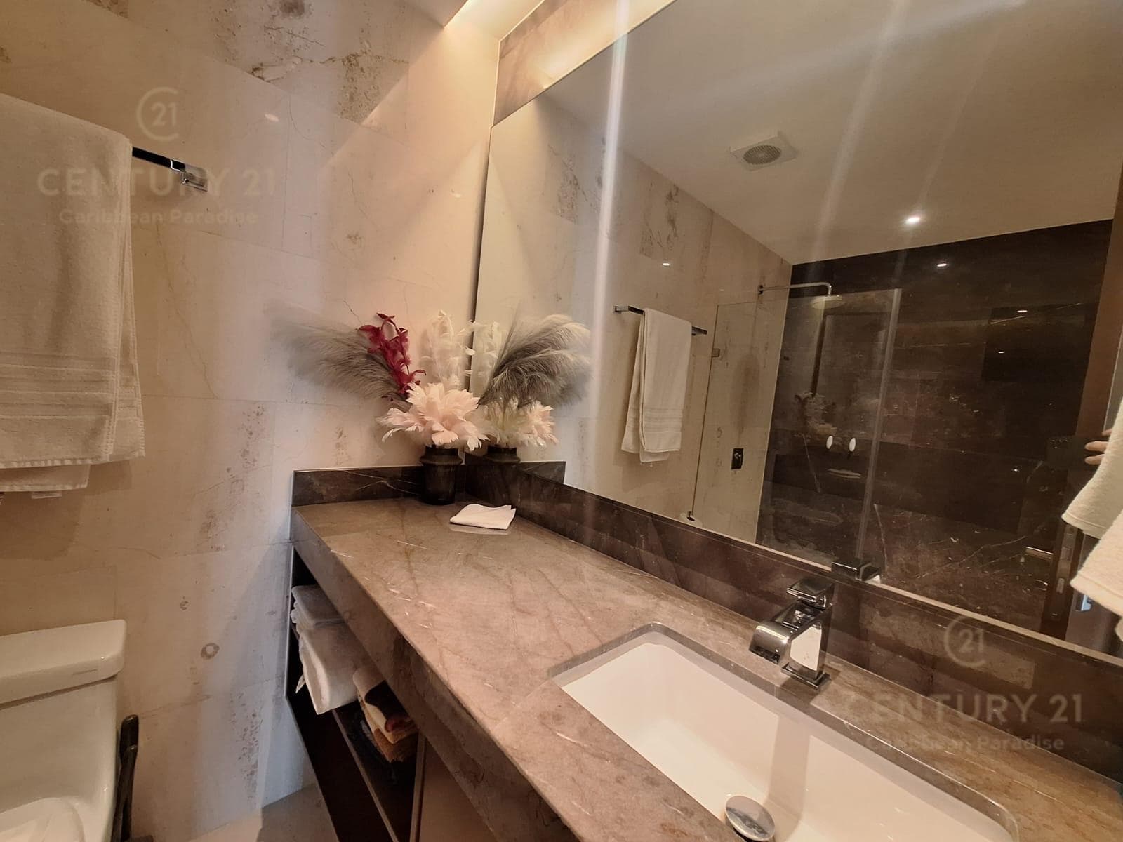 3-Bedroom Apartment for SALE with Balcony on a Corner Lot | Marila Playa Del Carmen P4556