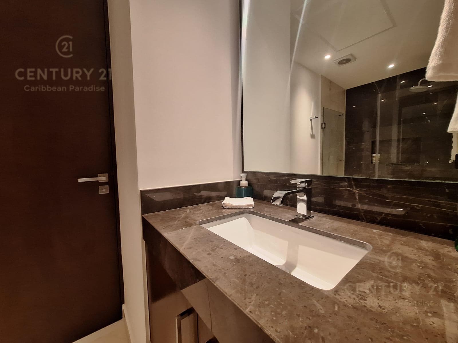 3-Bedroom Apartment for SALE with Balcony on a Corner Lot | Marila Playa Del Carmen P4556