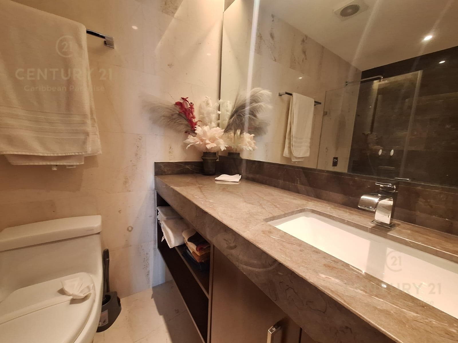 3-Bedroom Apartment for SALE with Balcony on a Corner Lot | Marila Playa Del Carmen P4556