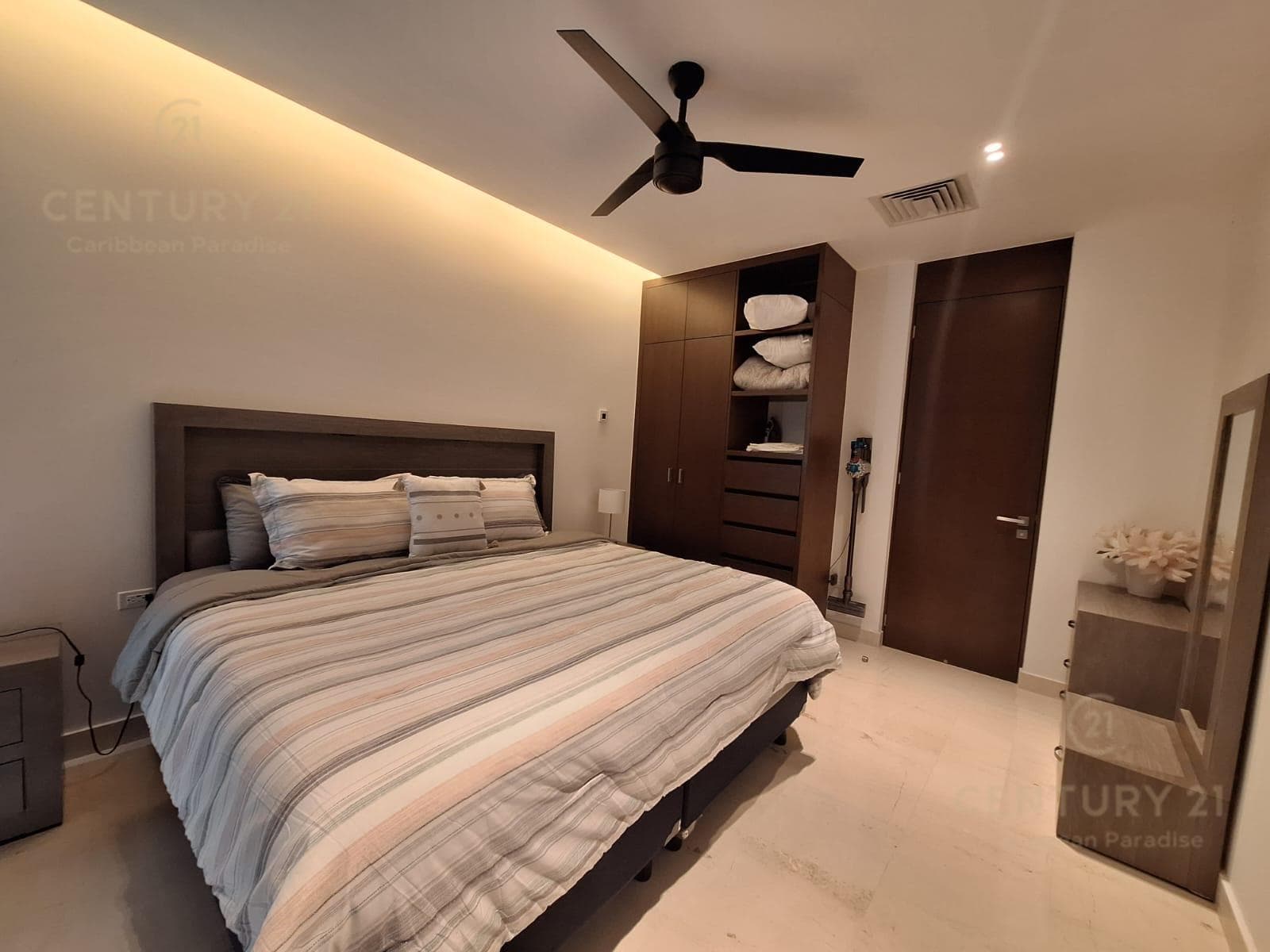 3-Bedroom Apartment for SALE with Balcony on a Corner Lot | Marila Playa Del Carmen P4556