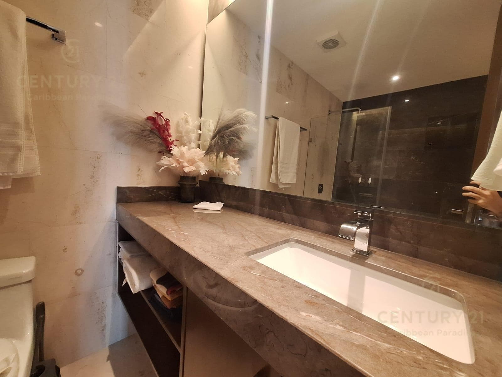 3-Bedroom Apartment for SALE with Balcony on a Corner Lot | Marila Playa Del Carmen P4556