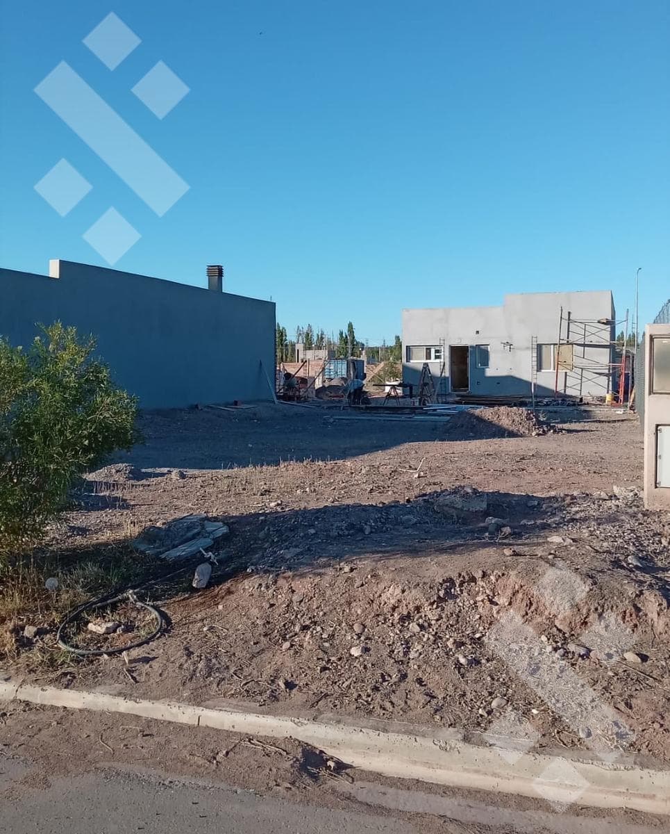 For Sale: 302 m² Lot - Confluencia Neighborhood - Plottier