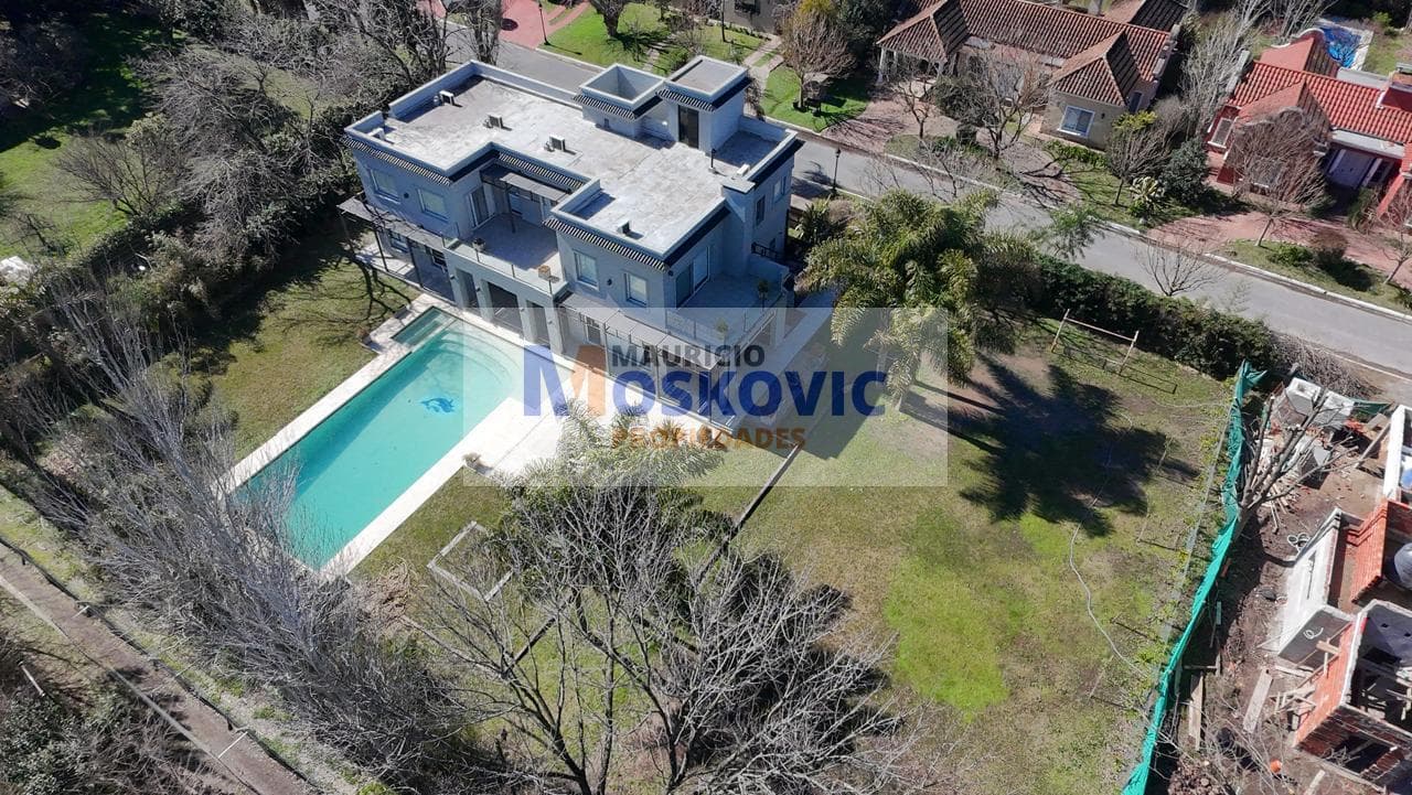 House in El Resuello - for sale - gated community