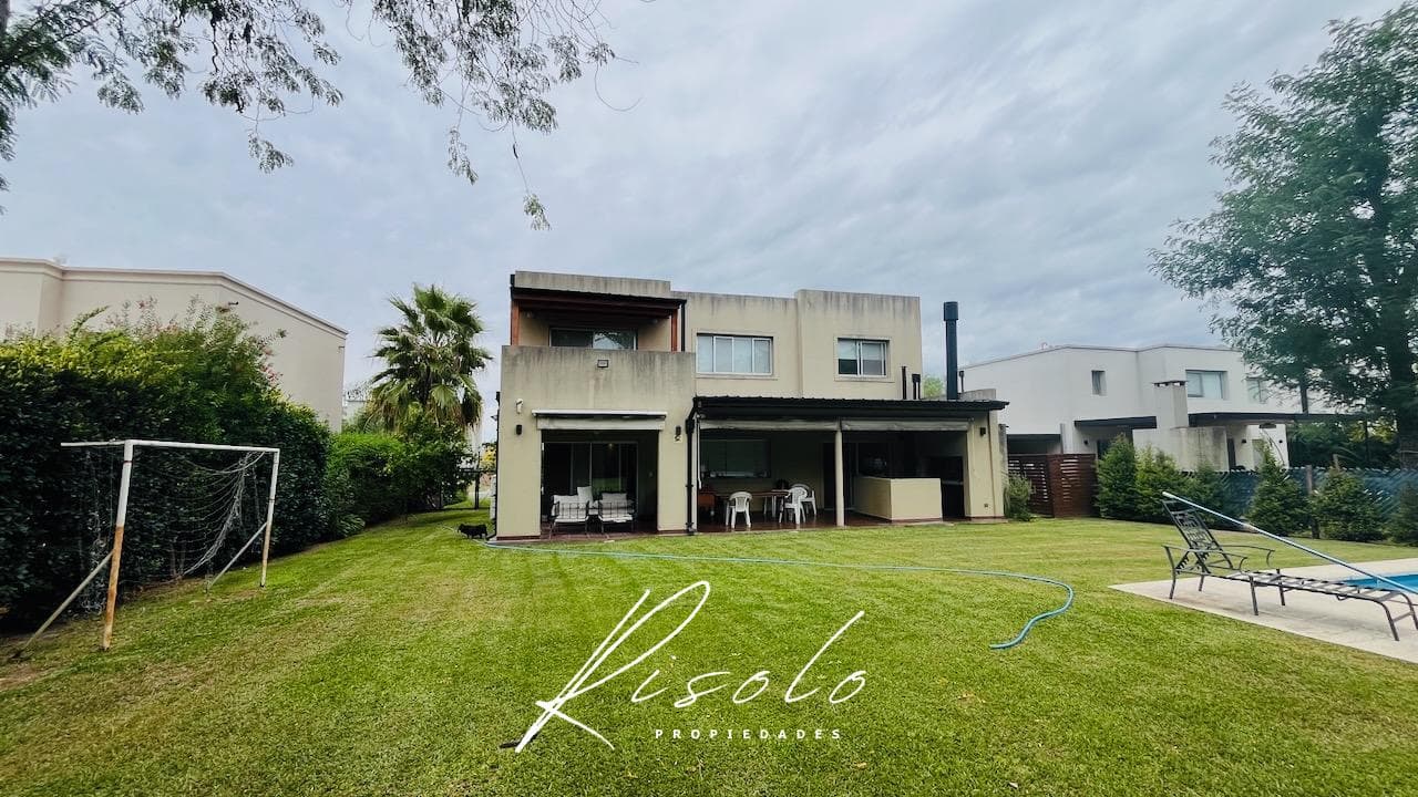 House for Sale. 3 bedrooms, Home Office, Playroom. Pool. Gated Community, North Zone, Escobar