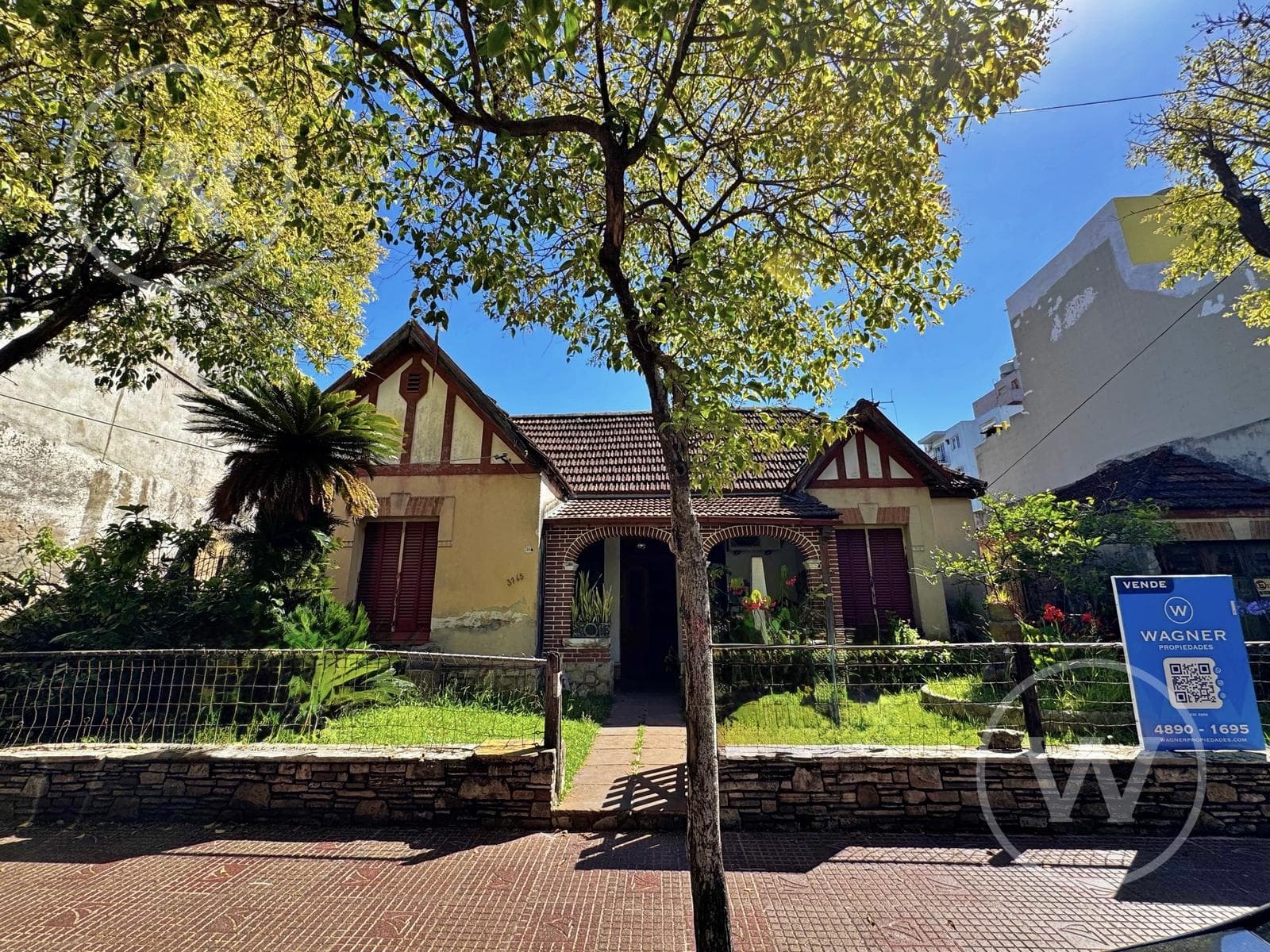 House on a 300 m² Lot with Great Potential in Victoria, Just a Few Meters from Santamarina