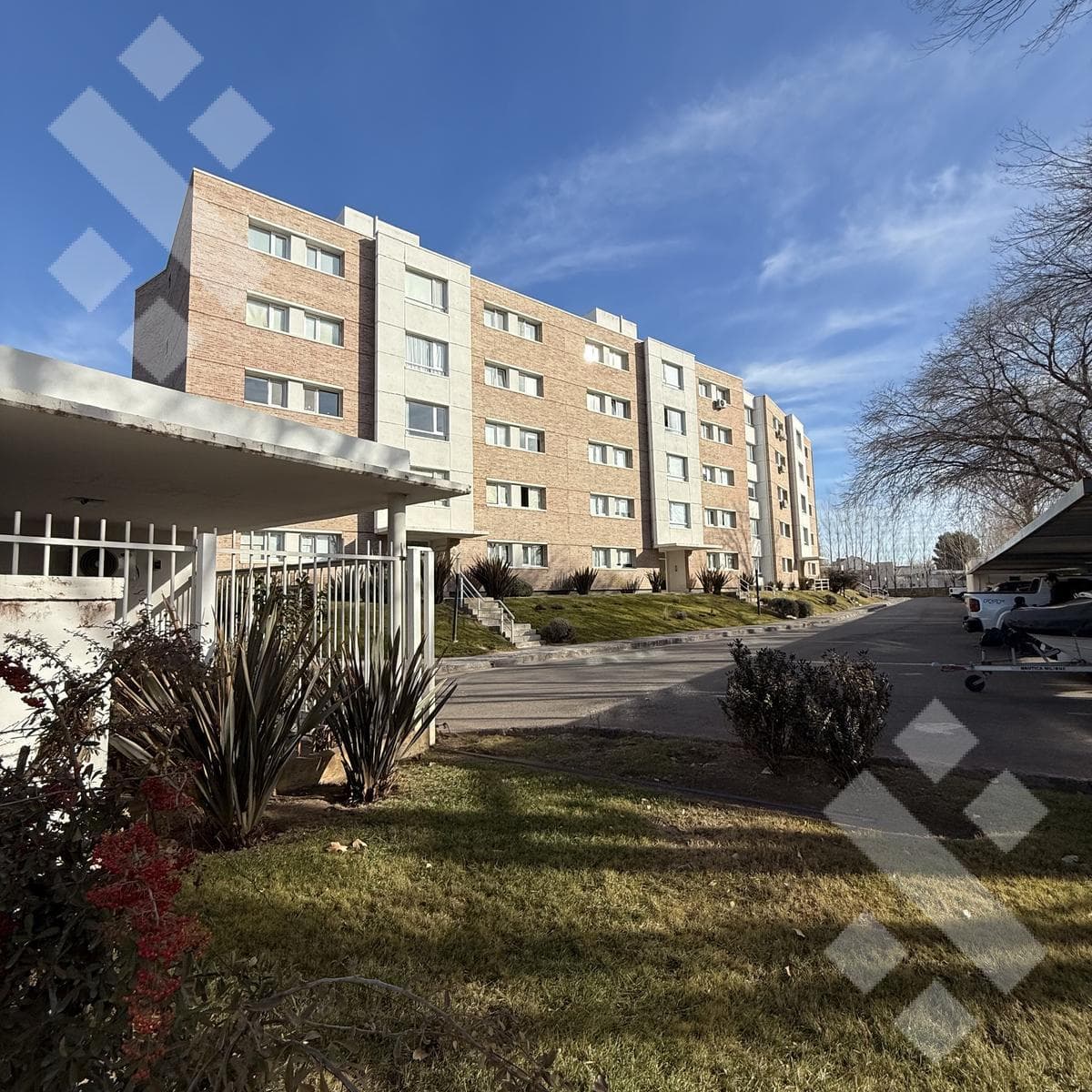 FOR SALE: 3-Bedroom Apartment, 2 Parking Spaces, Jardines del Rey Neighborhood - Neuquén