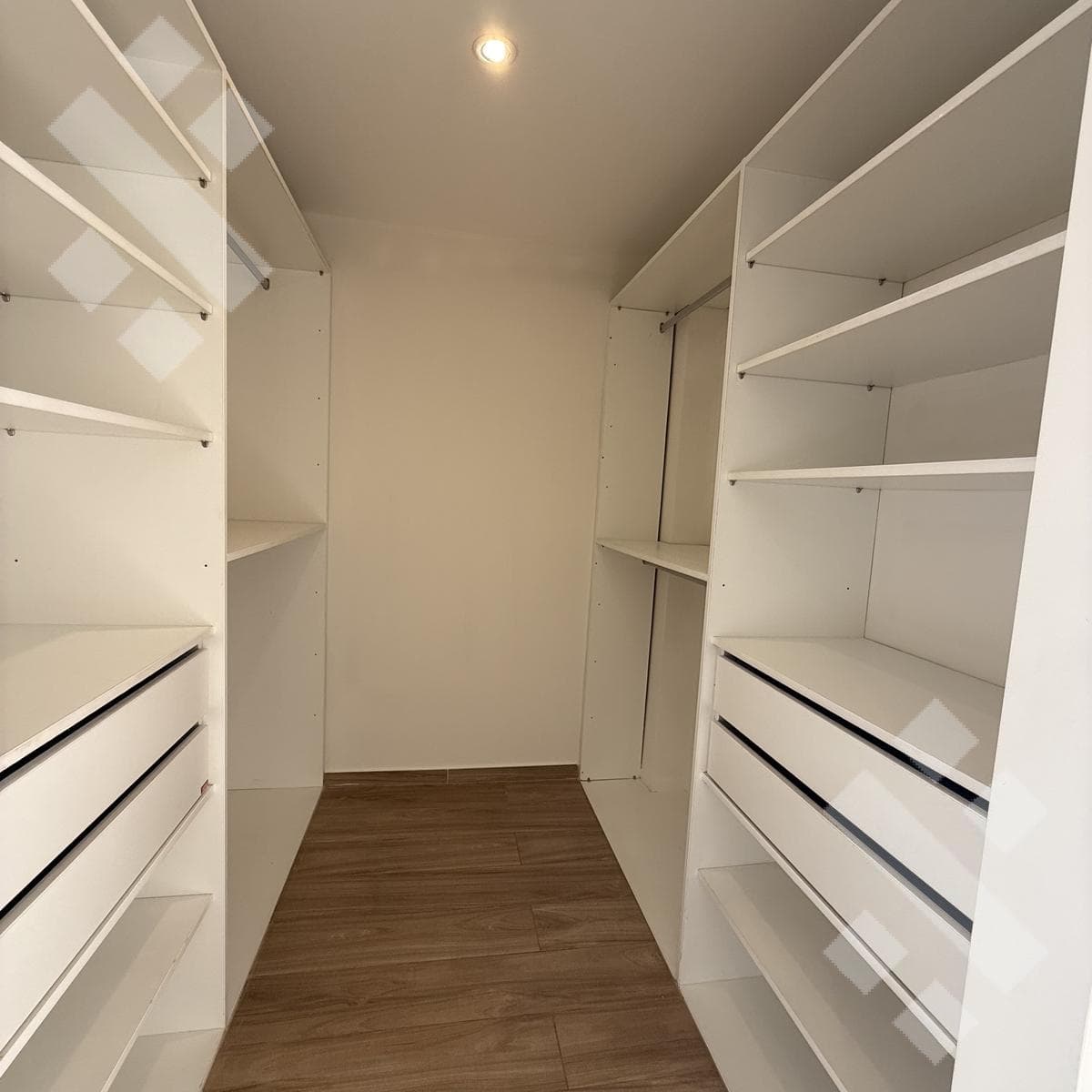 FOR SALE: 3-Bedroom Apartment, 2 Parking Spaces, Jardines del Rey Neighborhood - Neuquén