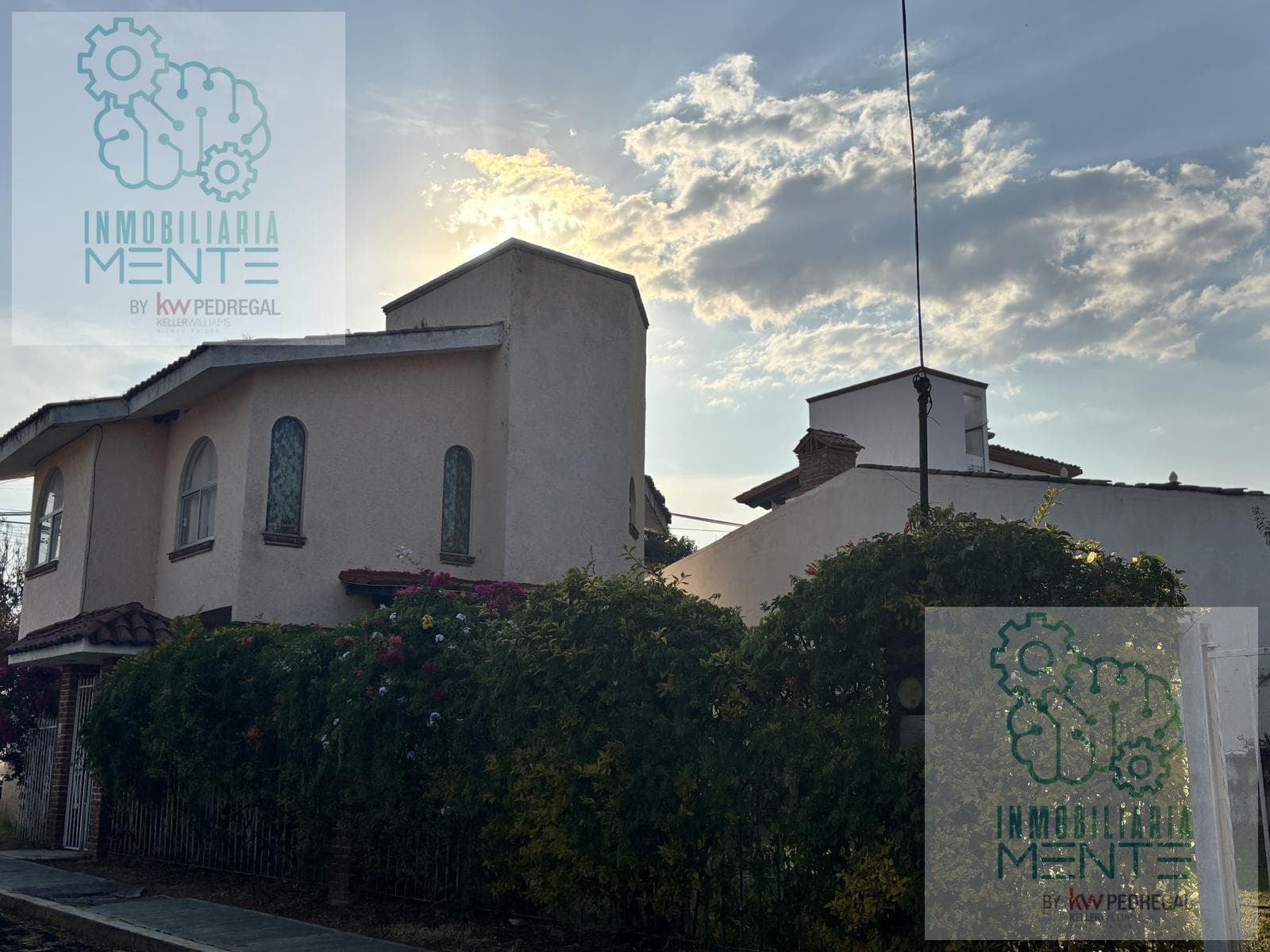 HOUSE FOR SALE IN A SUBDIVISION IN COLONIA LOMAS TETELA, CUERNAVACA, MORELOS.