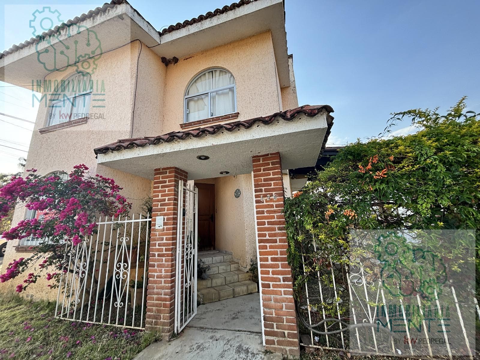 HOUSE FOR SALE IN A SUBDIVISION IN COLONIA LOMAS TETELA, CUERNAVACA, MORELOS.