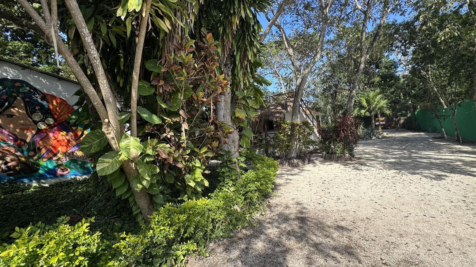 Land for Sale with an Operating Hotel – Commercial Use in Cancún, Near the Airport C4128