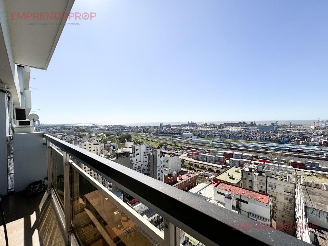 Venta Departamento 3 Ambientes, Luminoso, Vista al Rio, Cochera y Seguridad 24 Horas