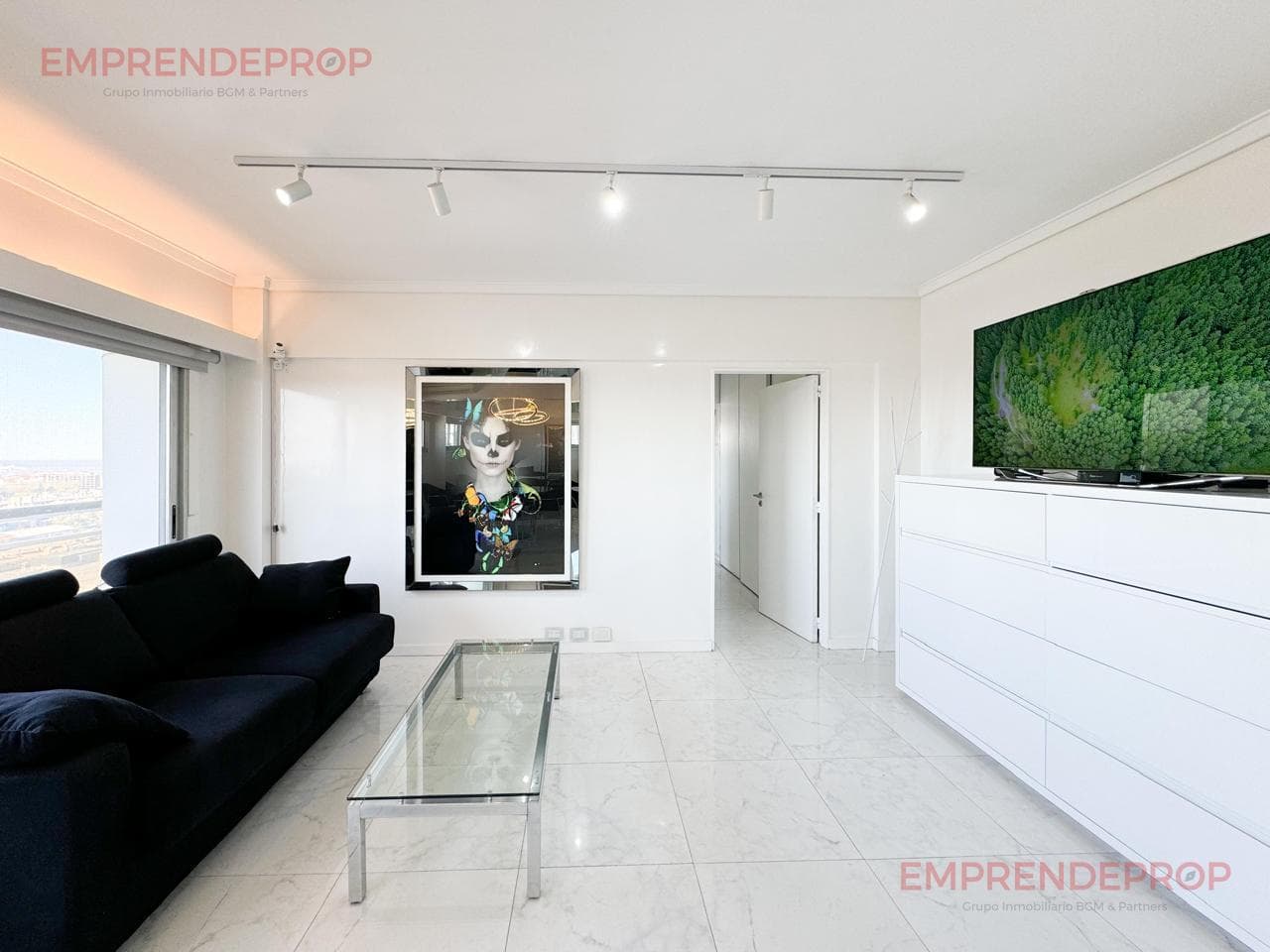 Venta Departamento 3 Ambientes, Luminoso, Vista al Rio, Cochera y Seguridad 24 Horas