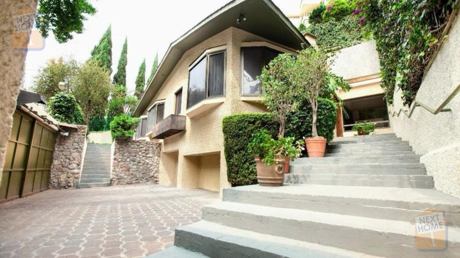 HOUSE FOR SALE IN BOSQUE DE LAS LOMAS