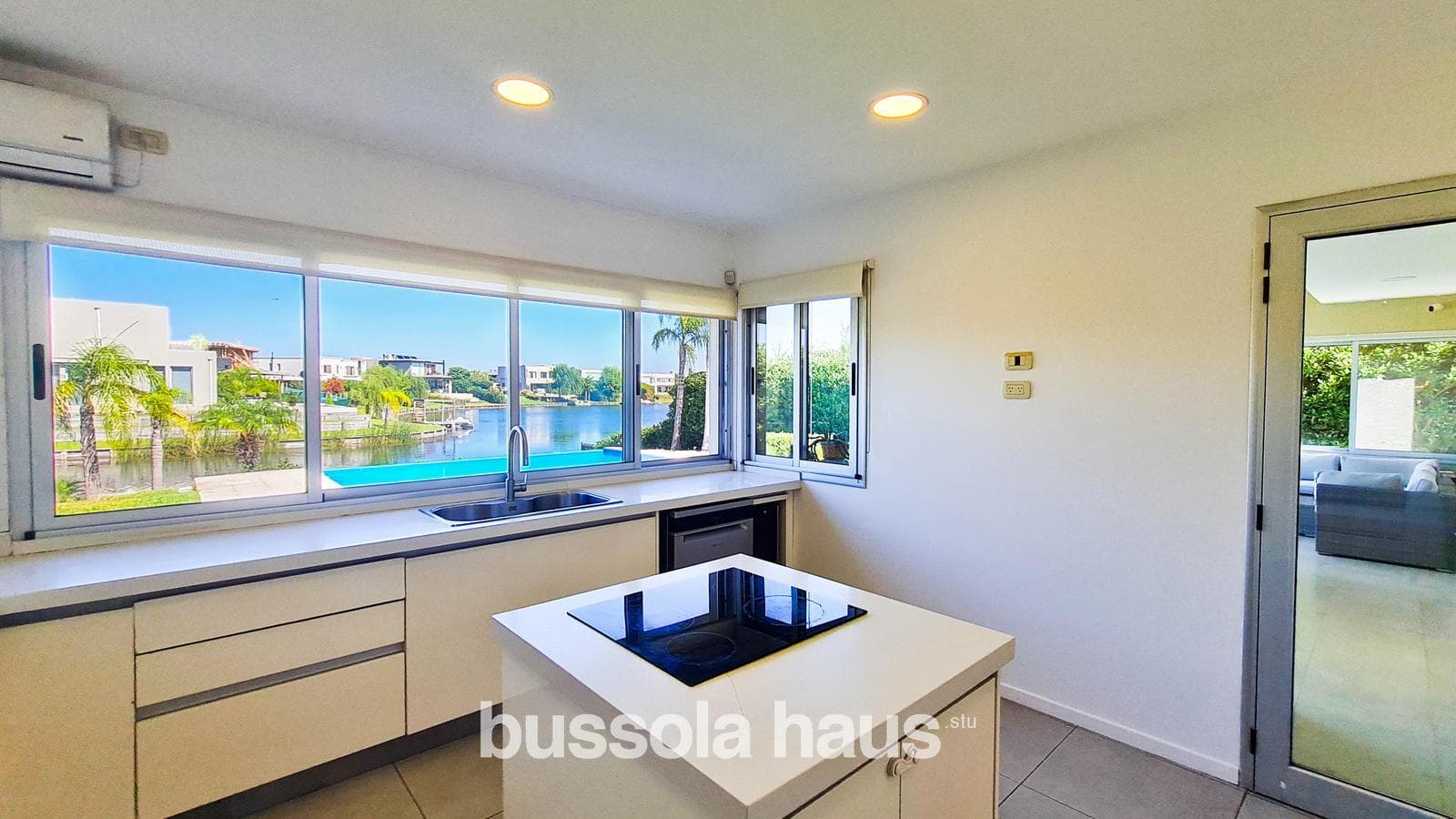 House for Sale at 100 Ceibos Street, lot by the water, Puertos Escobar