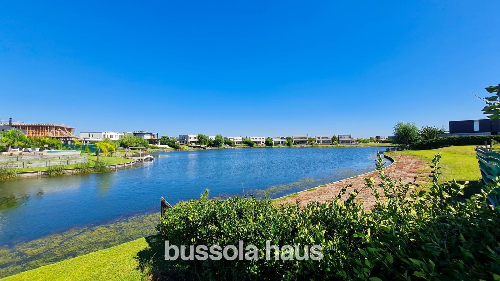 House for Sale at 100 Ceibos Street, lot by the water, Puertos Escobar