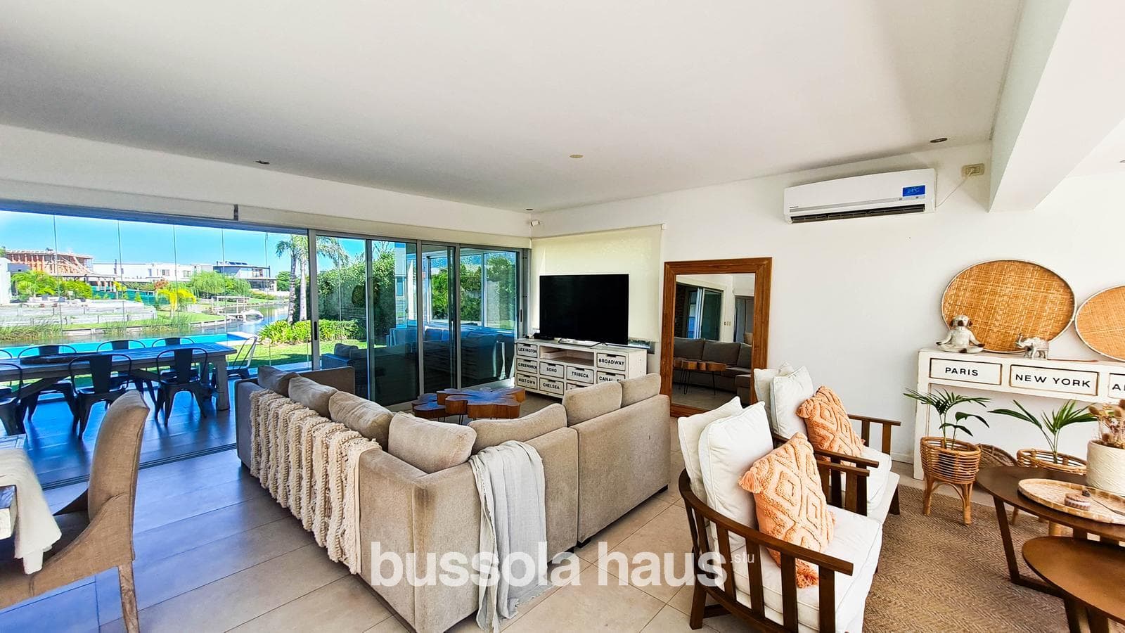 House for Sale at 100 Ceibos Street, lot by the water, Puertos Escobar