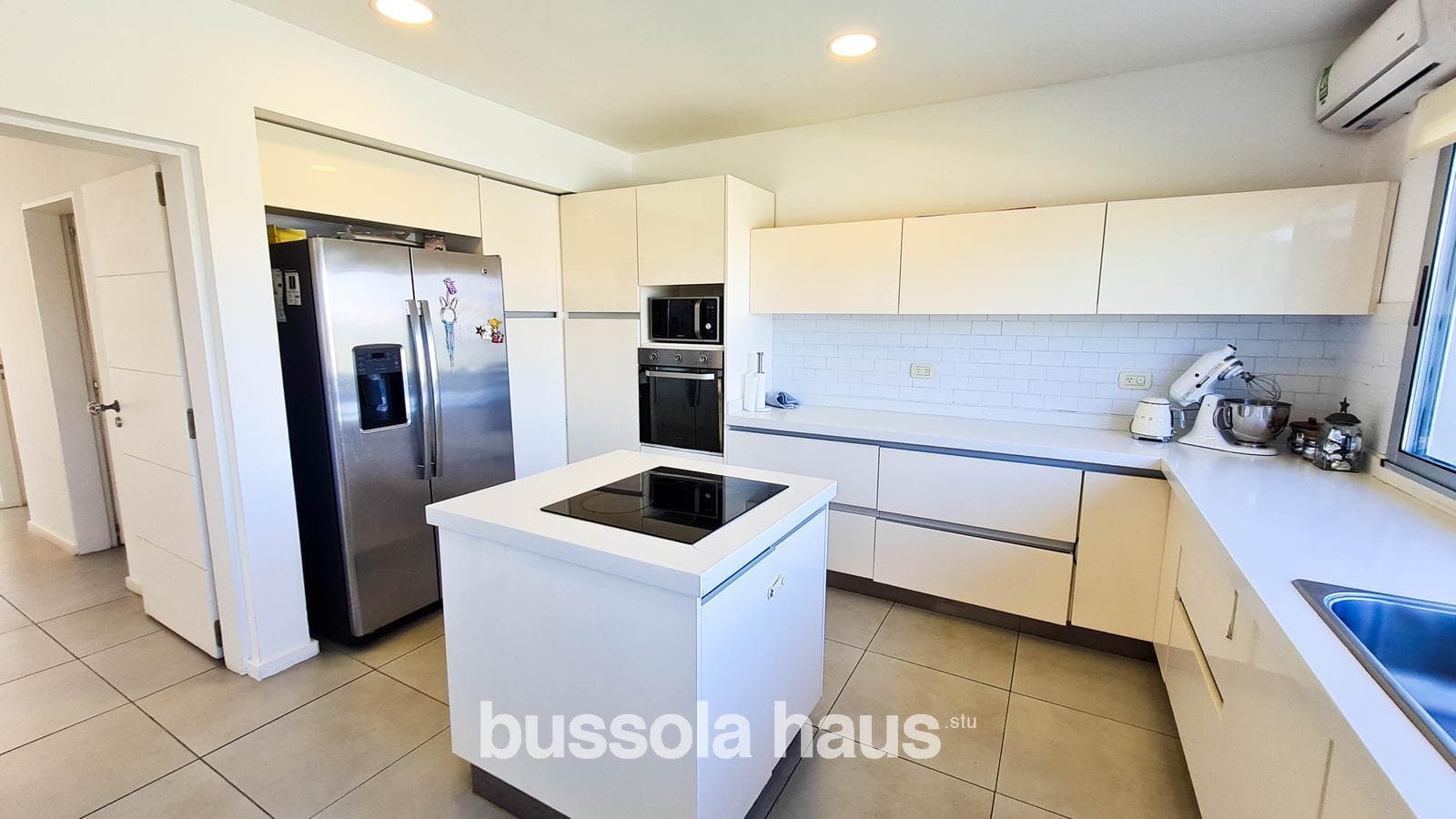 House for Sale at 100 Ceibos Street, lot by the water, Puertos Escobar