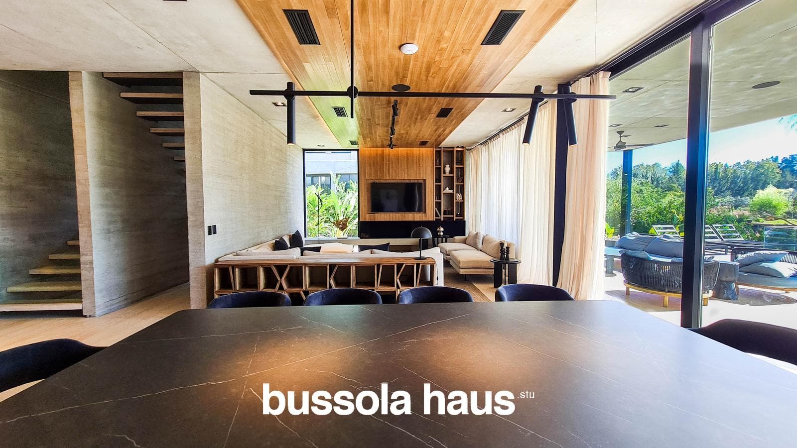 4-Bedroom House by the River in El Yacht Nordelta