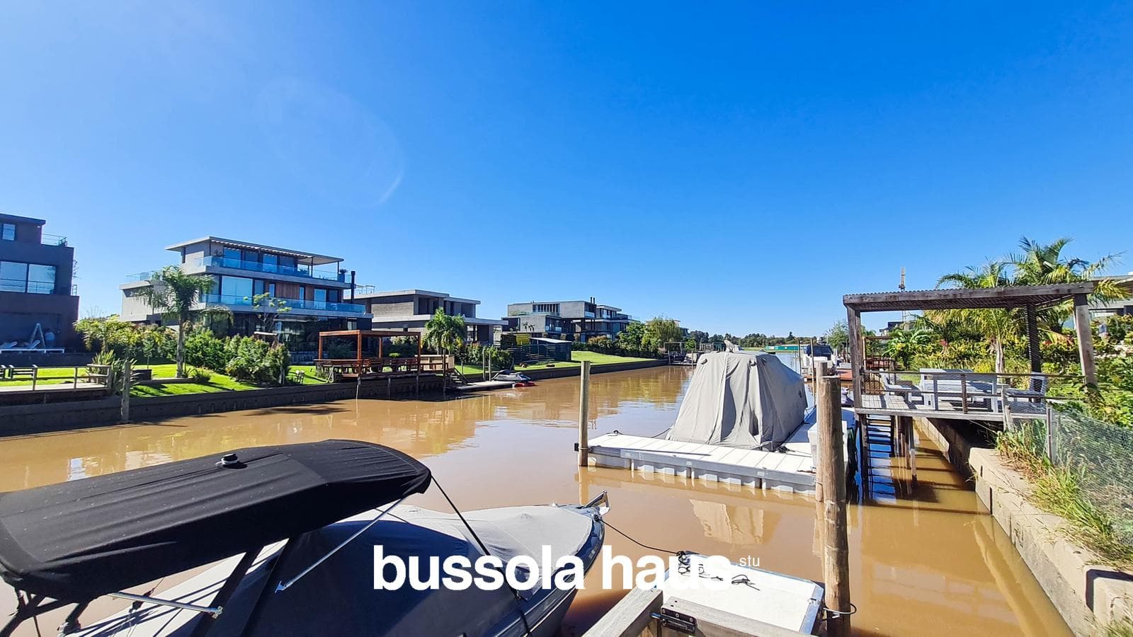 4-Bedroom House by the River in El Yacht Nordelta