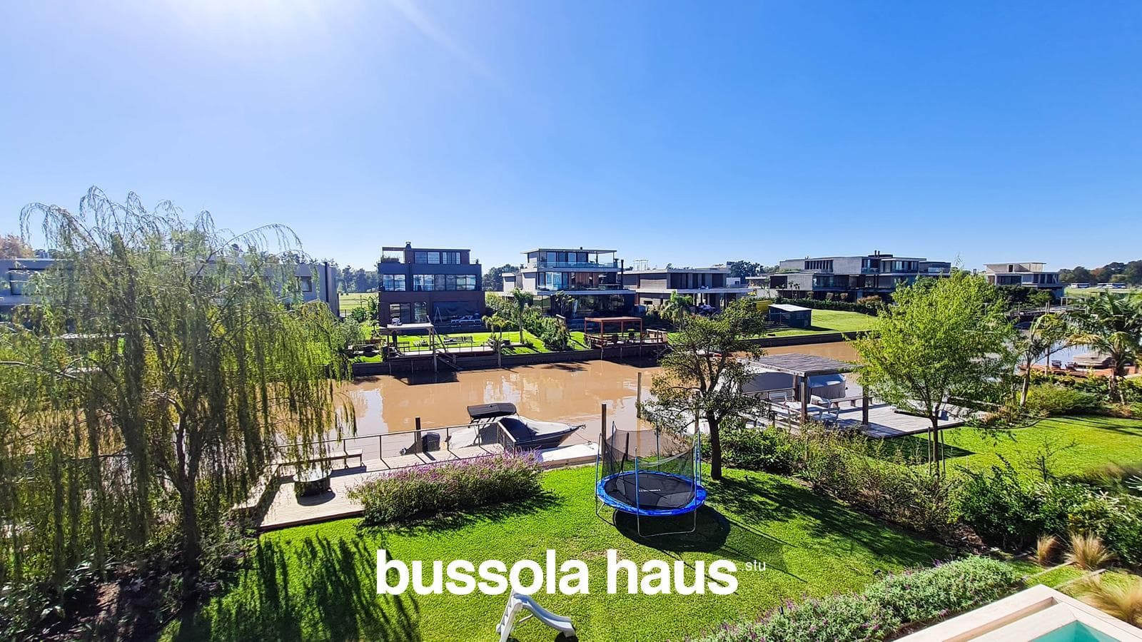 4-Bedroom House by the River in El Yacht Nordelta