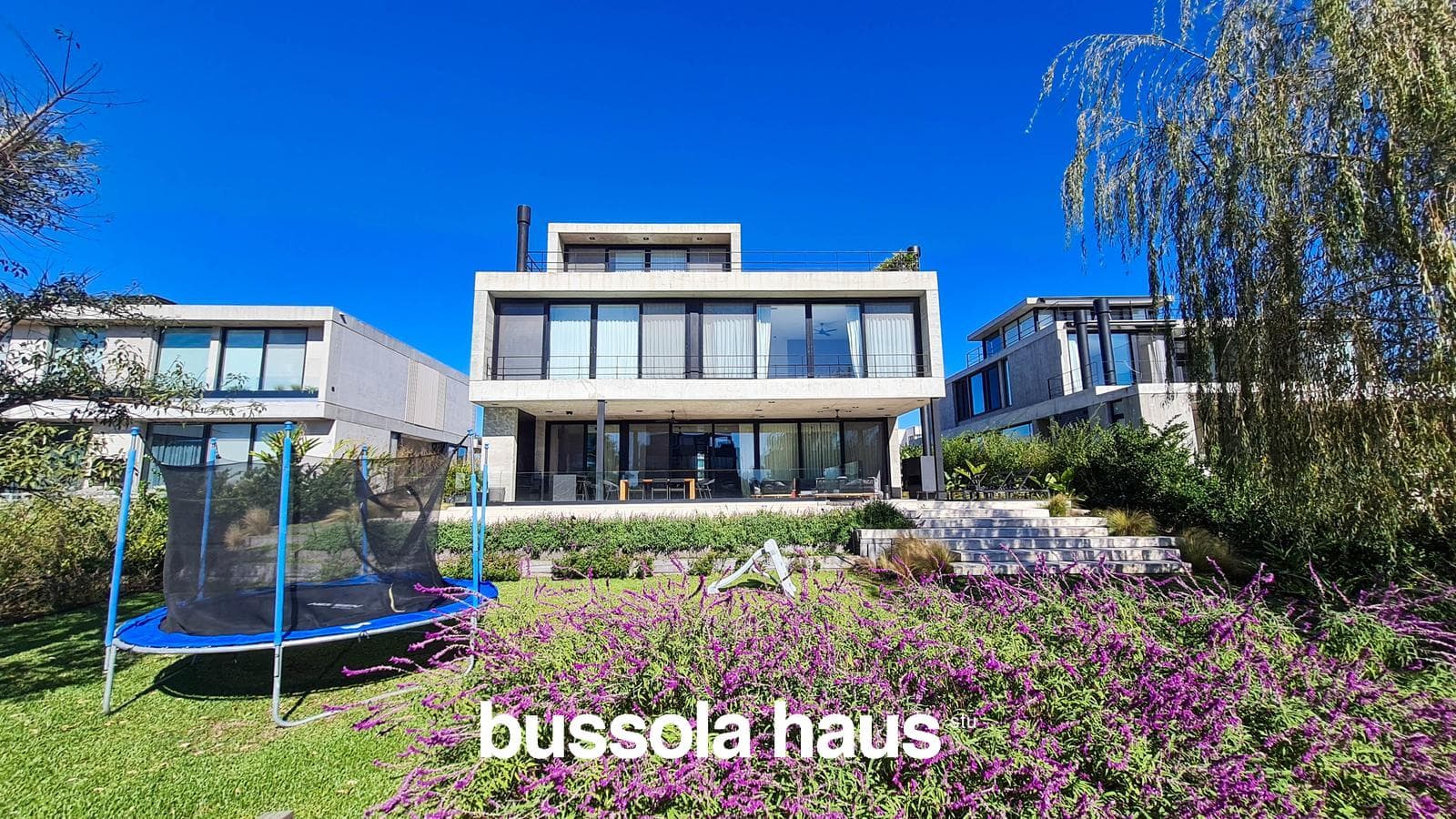 4-Bedroom House by the River in El Yacht Nordelta
