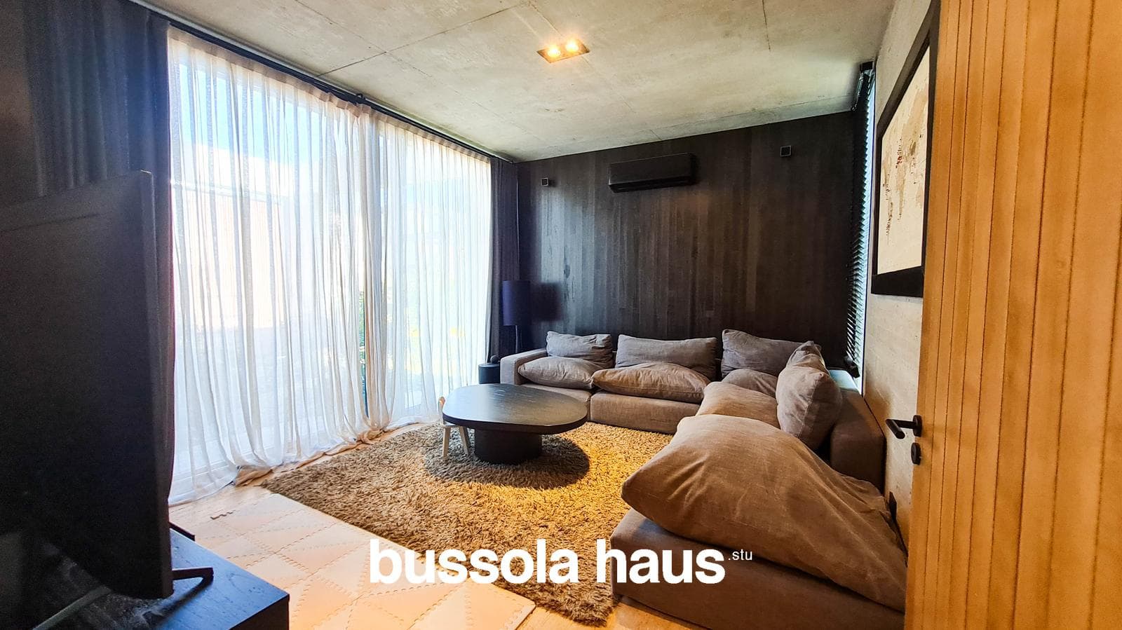 4-Bedroom House by the River in El Yacht Nordelta