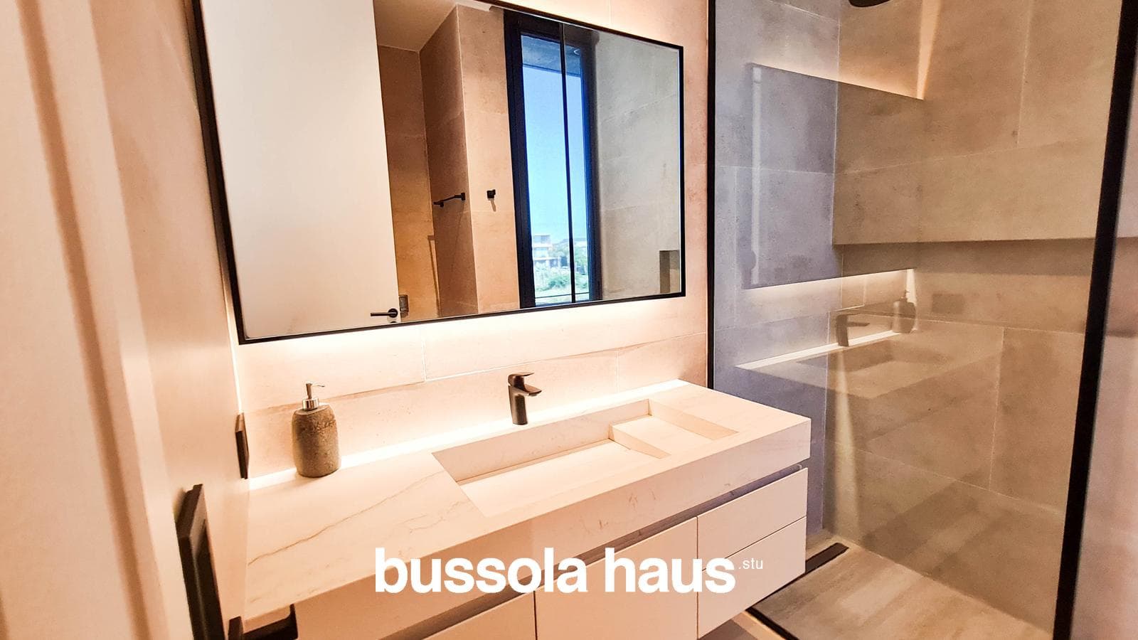 4-Bedroom House by the River in El Yacht Nordelta