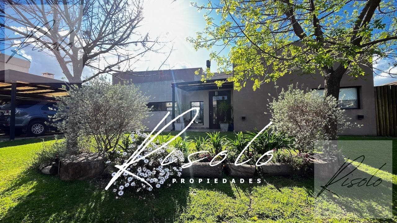 House for Sale. Gated Community. 3 bedrooms. Pool. Irrigation. Escobar